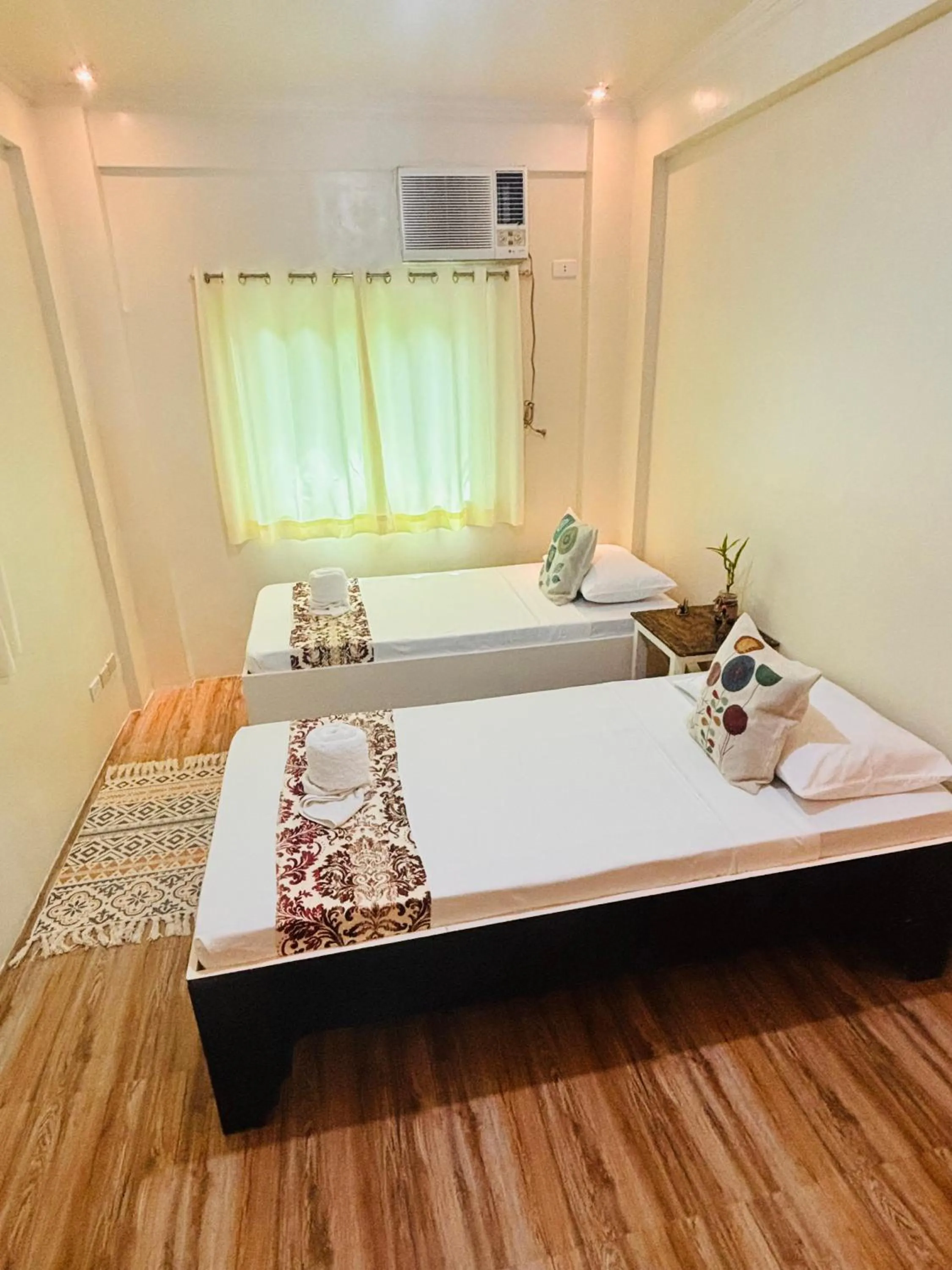 Bed in PamAnilao and Padoy's Dive Camp