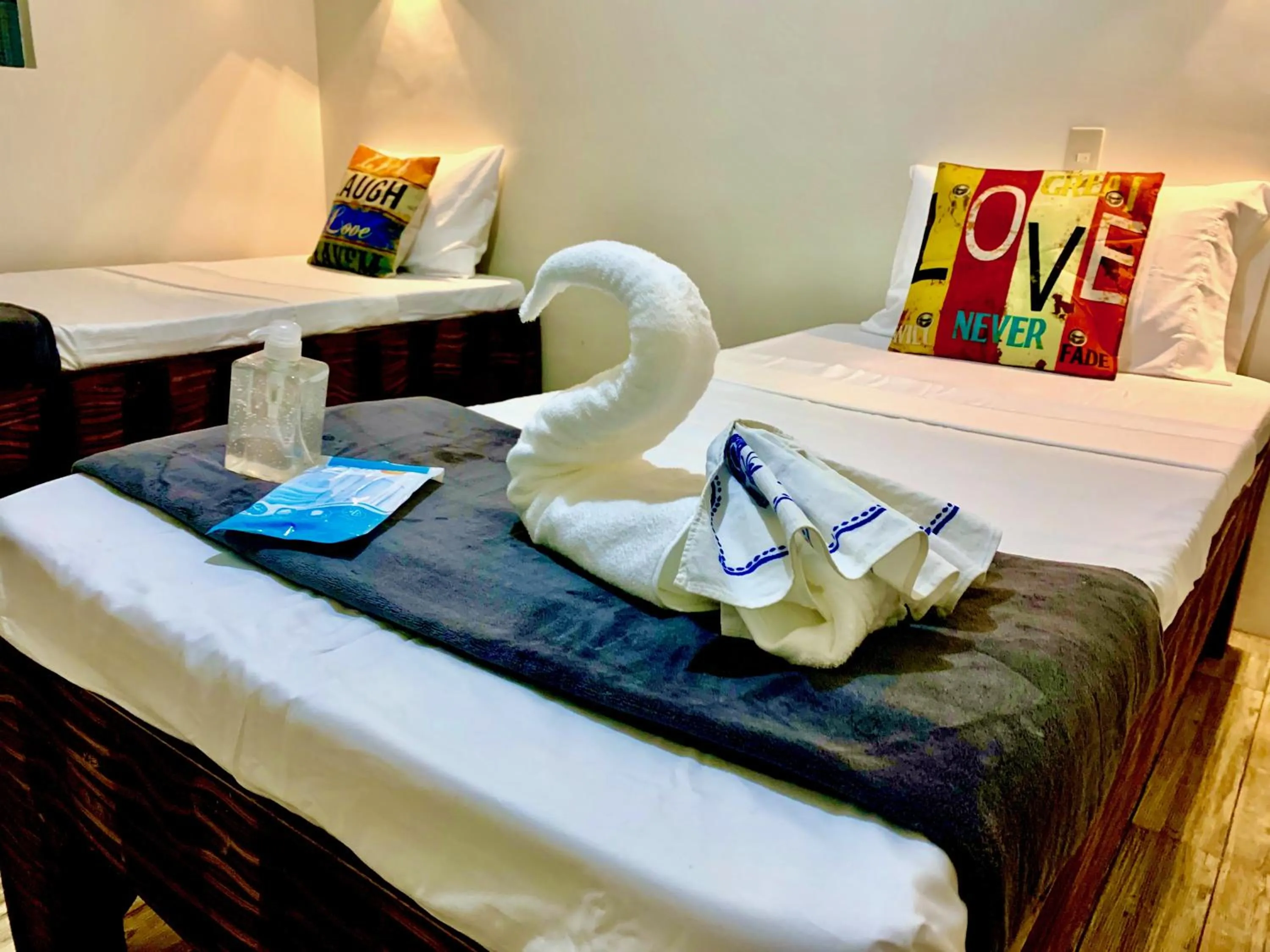 Bed in PamAnilao and Padoy's Dive Camp