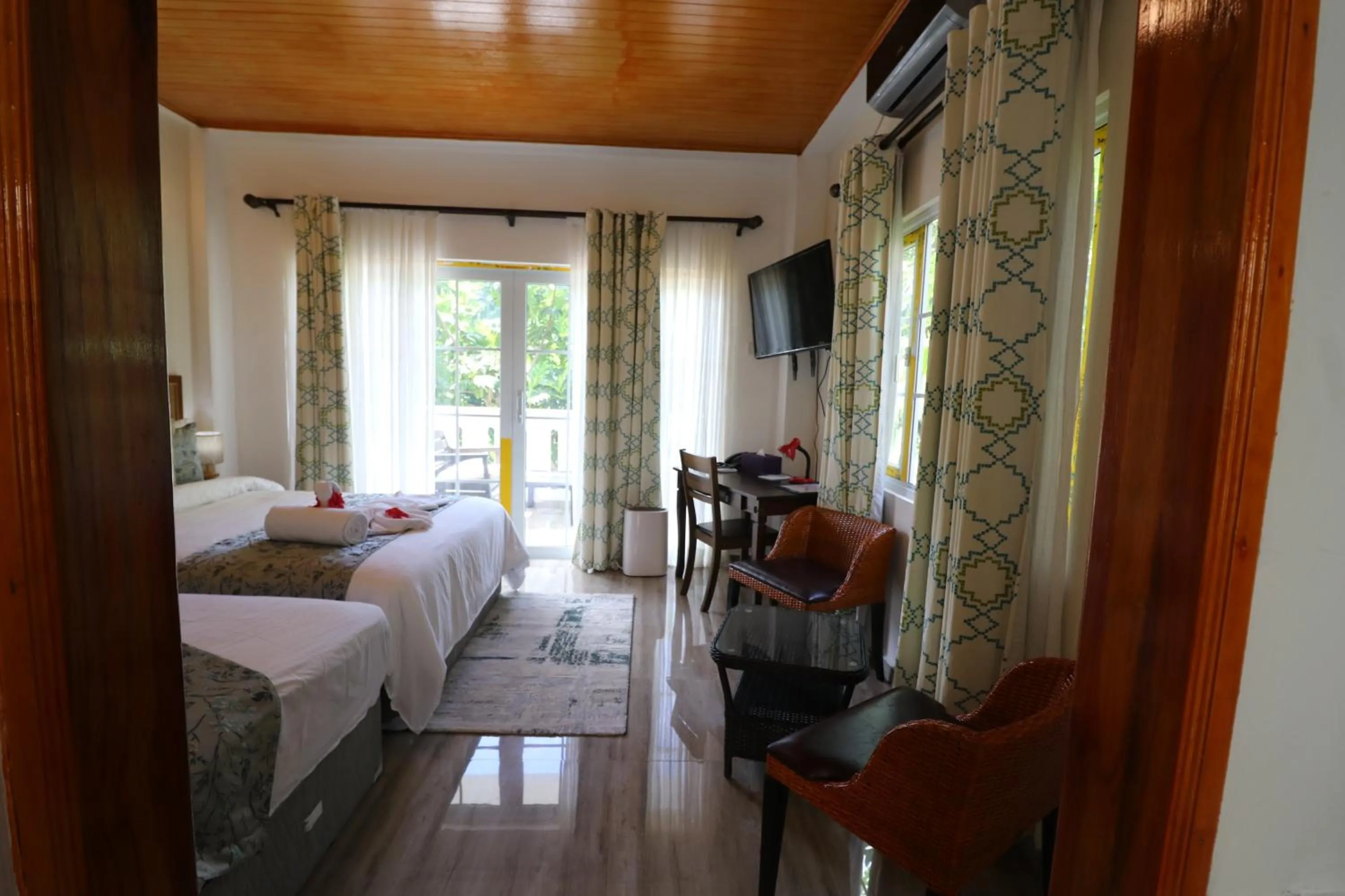 Bed in Mountain View Hotel