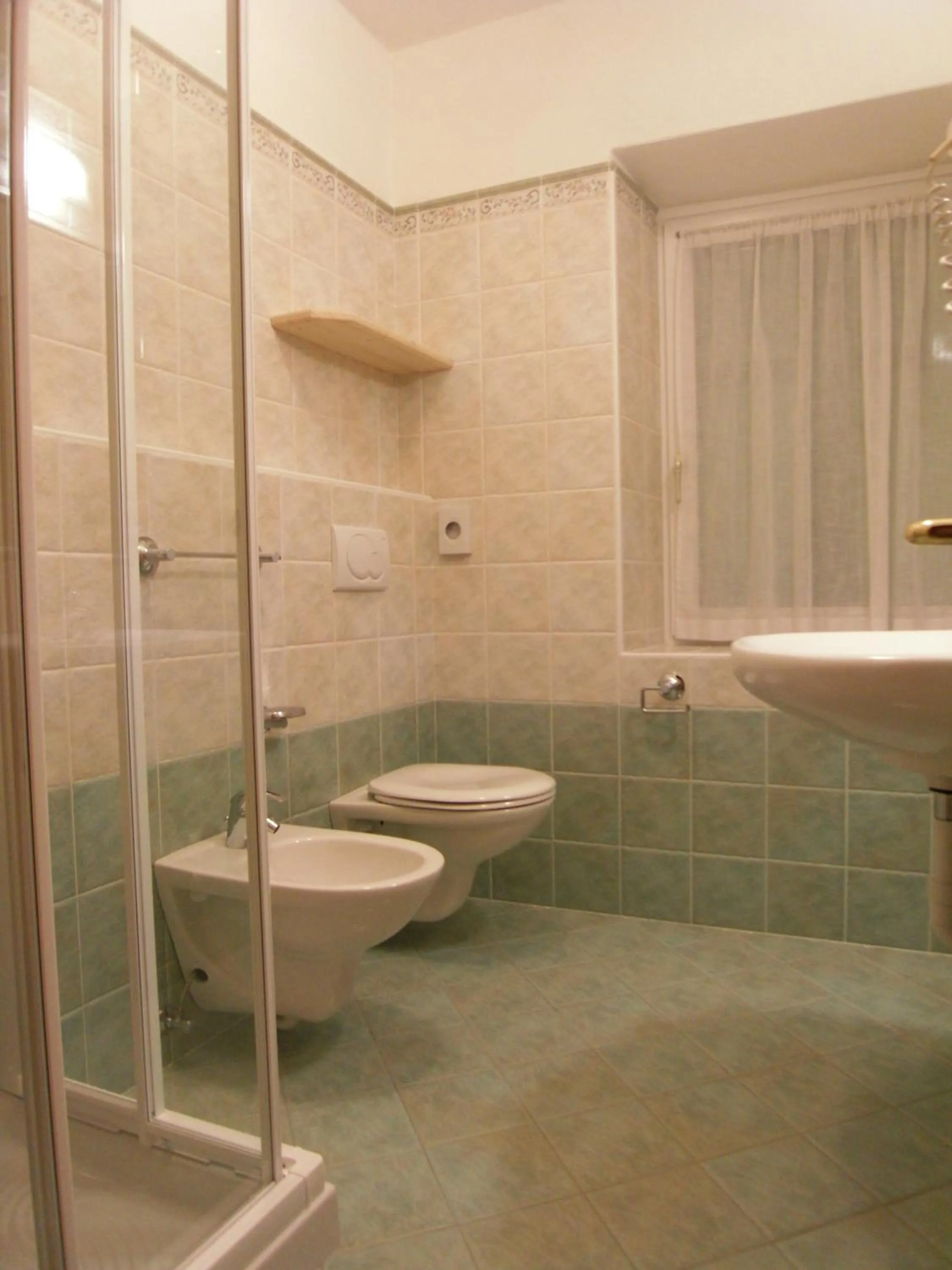 Toilet in Hotel L'Ideale