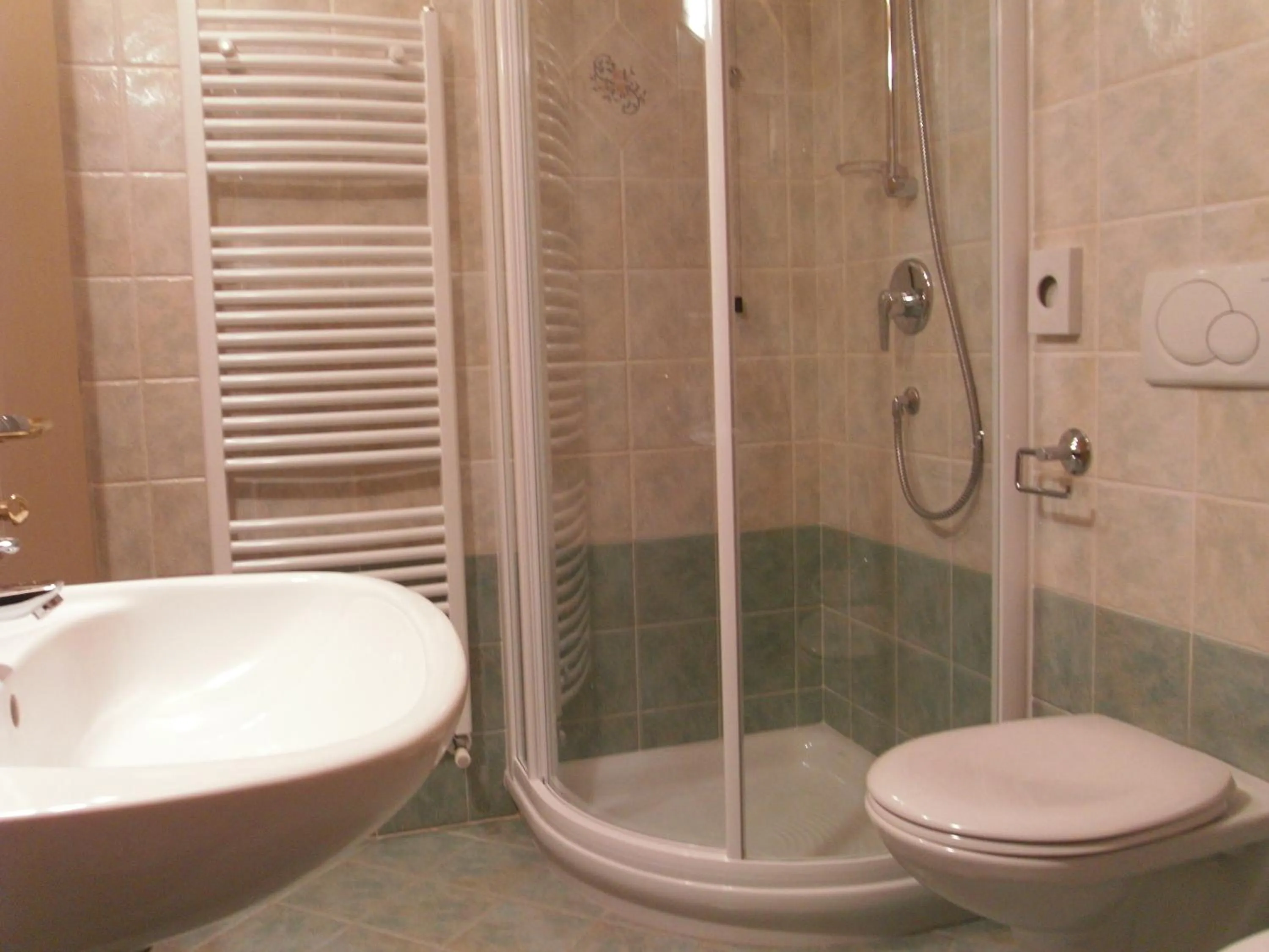 Toilet in Hotel L'Ideale