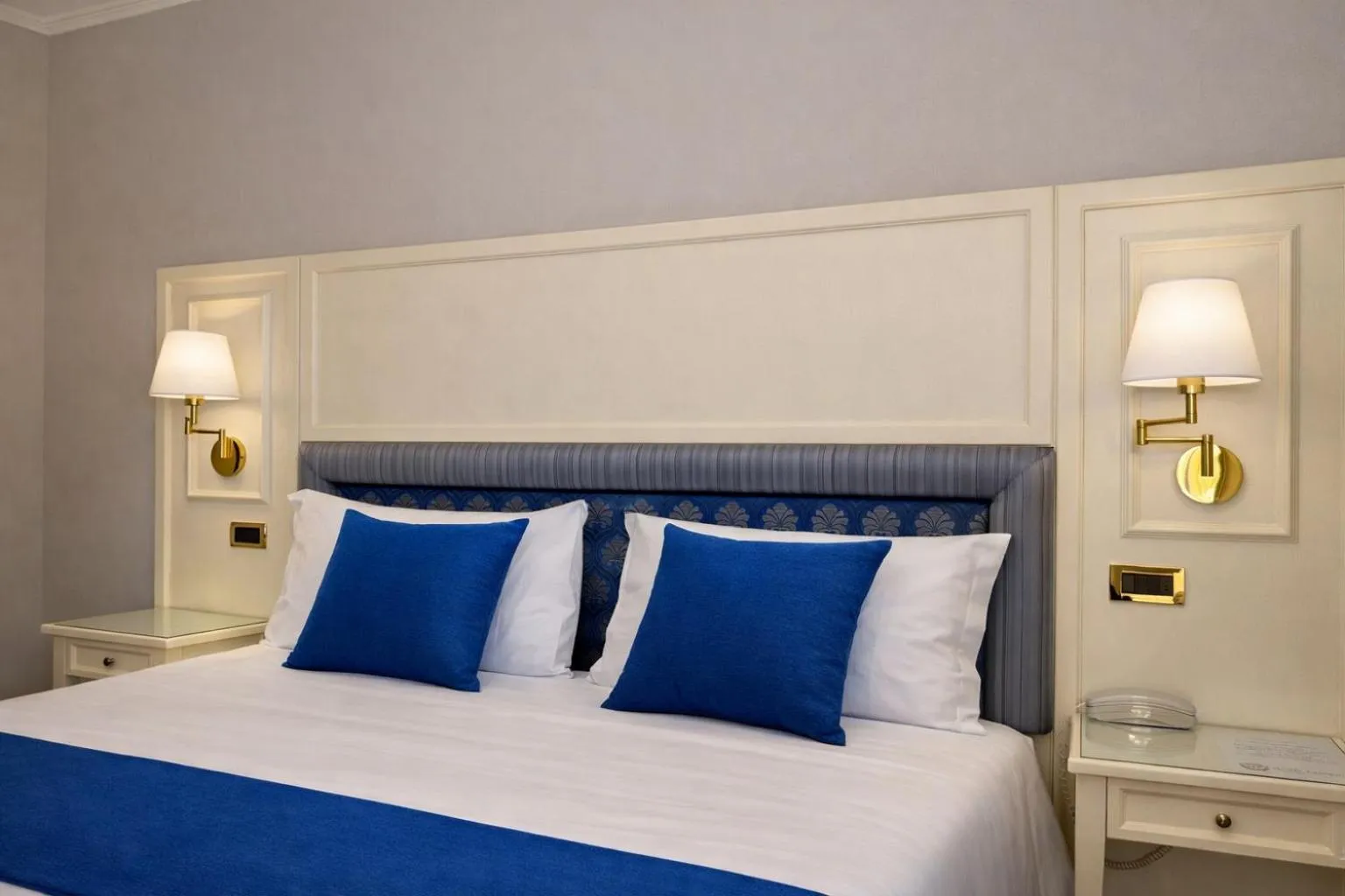 Bed in Hotel President Venezia