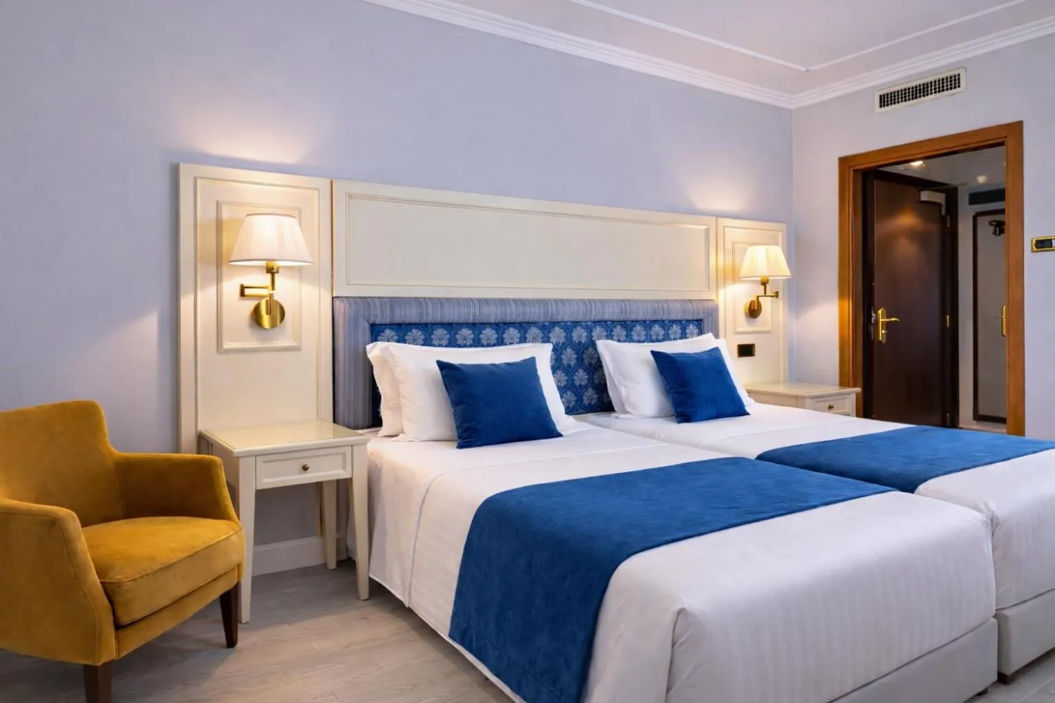 Bed in Hotel President Venezia