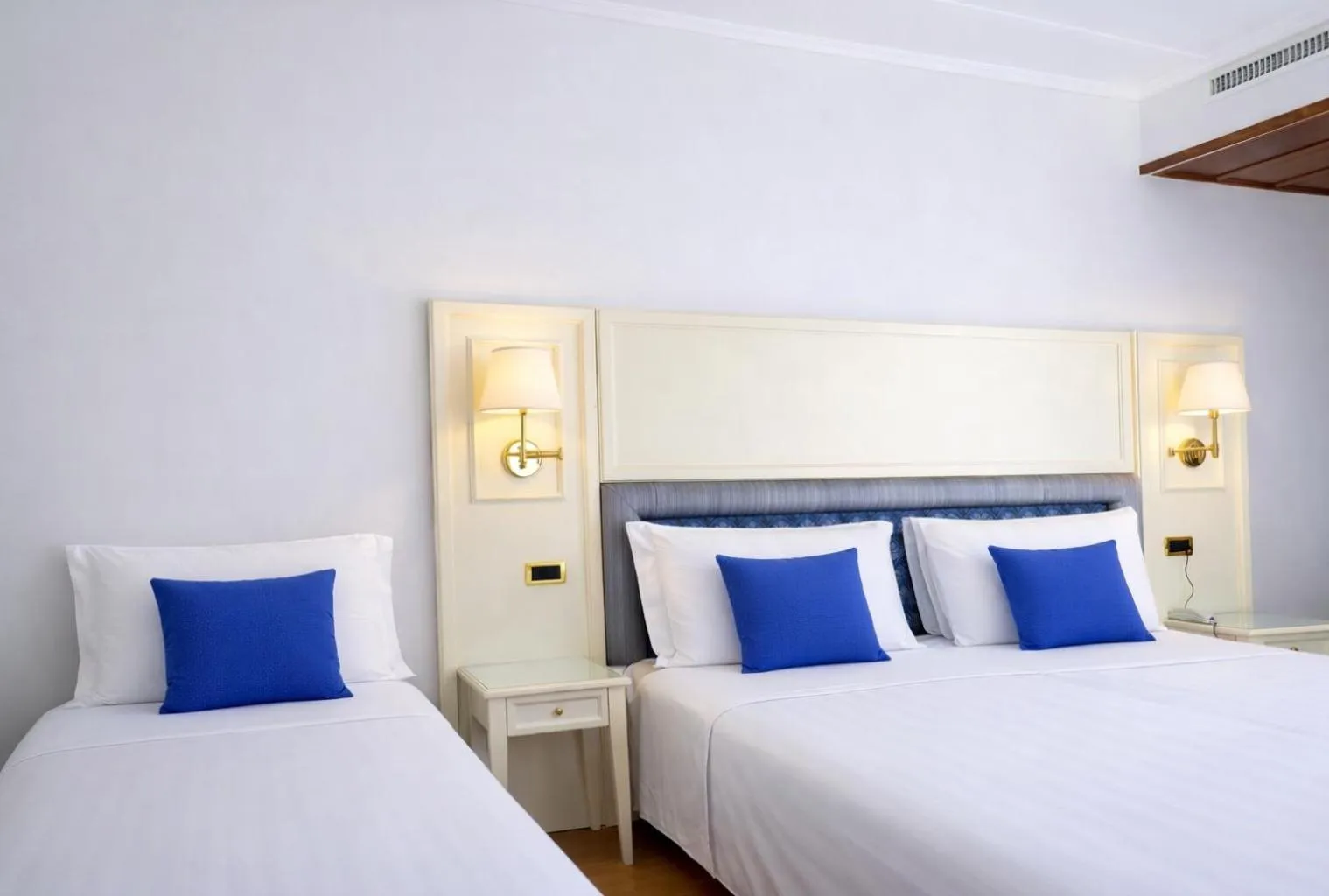 Bed in Hotel President Venezia