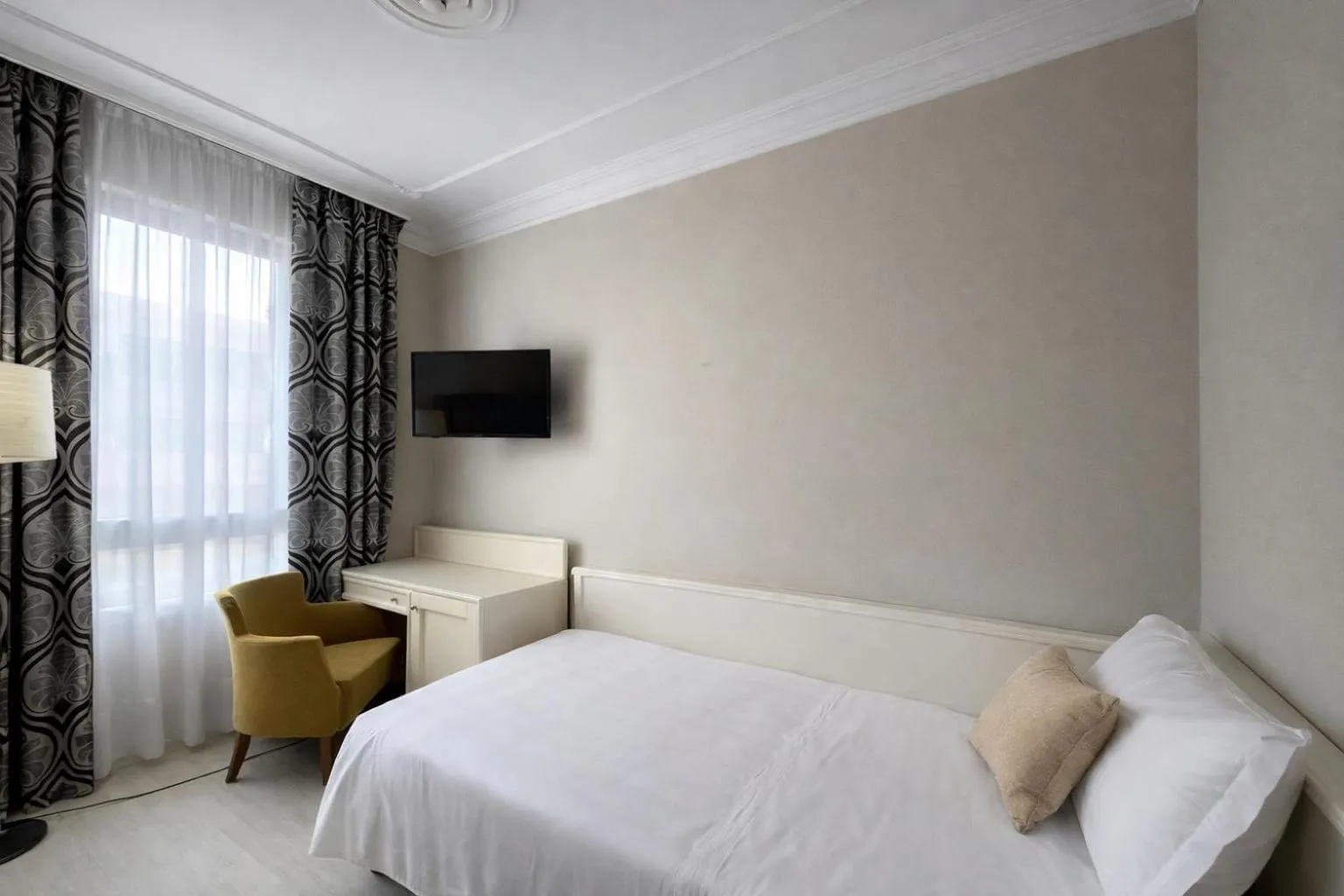 Bed in Hotel President Venezia