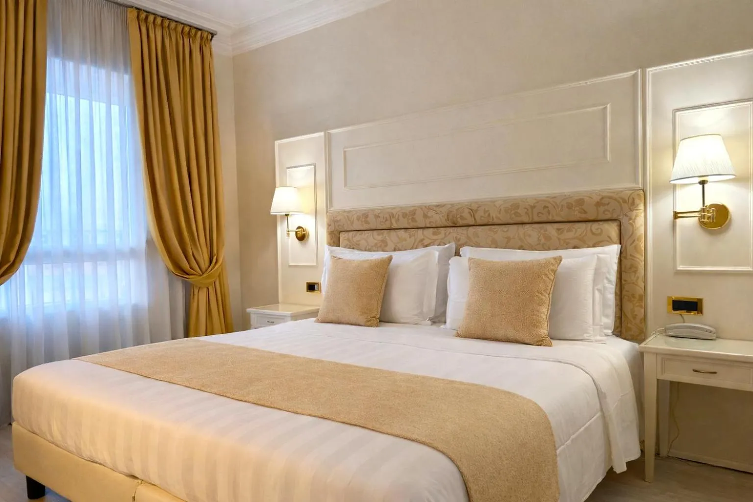 Bed in Hotel President Venezia
