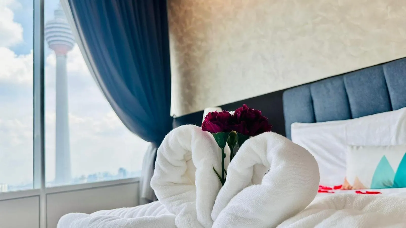 Bed in Vortex Suites klcc by Rit