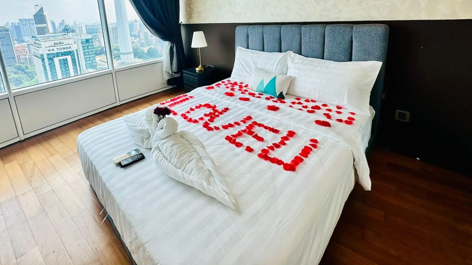 Bed in Vortex Suites klcc by Rit