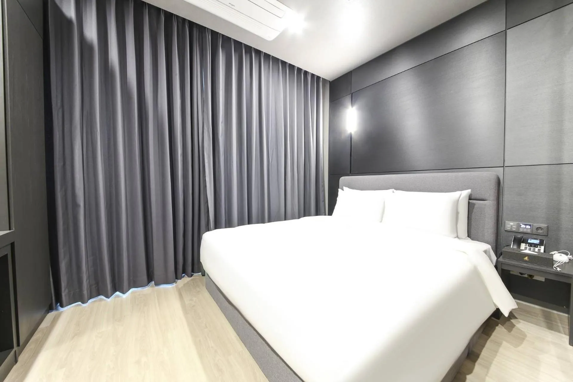 Bed in City Hotel the Busan Metro