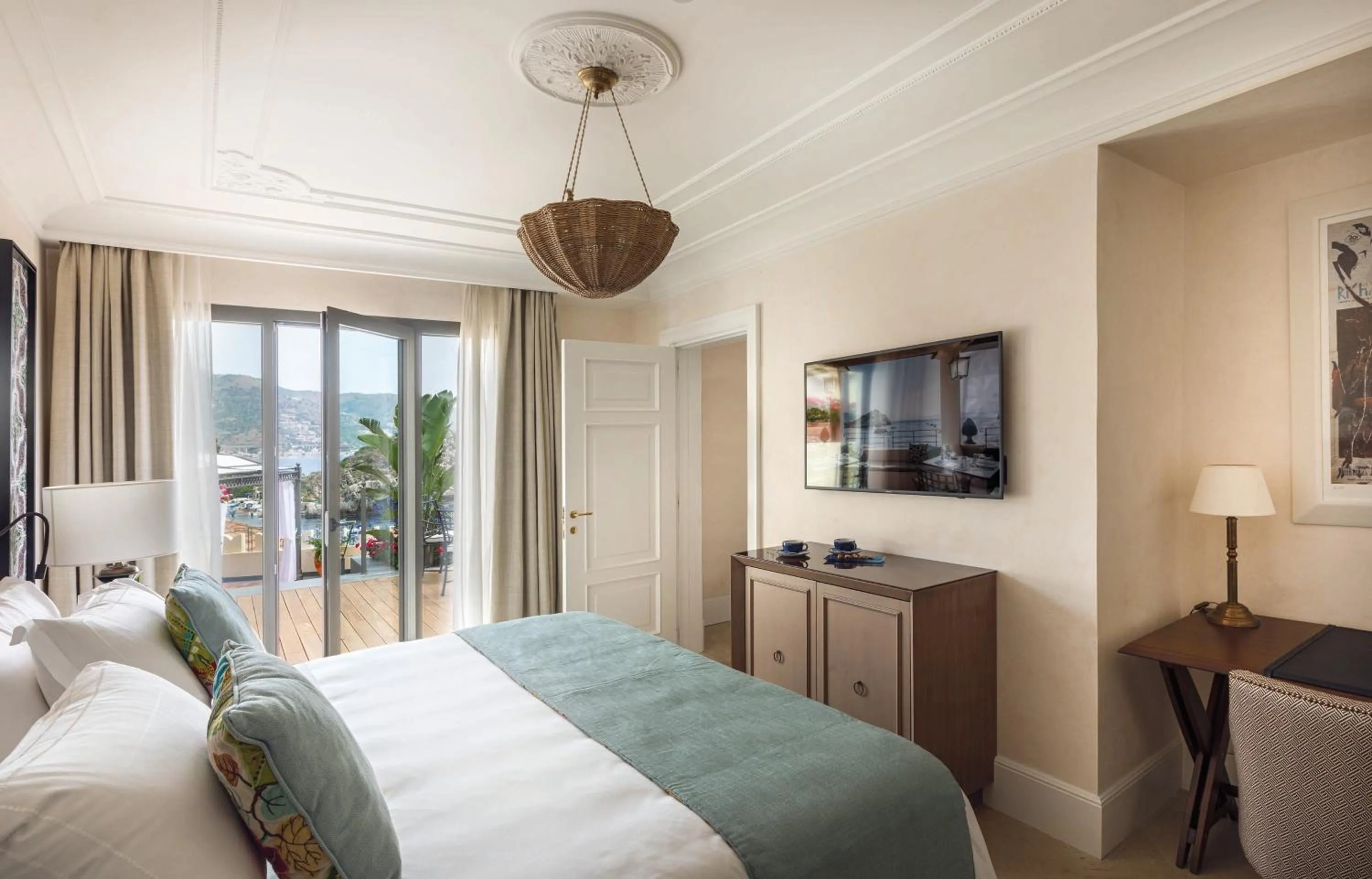 Bedroom, Bed in Villa Sant'Andrea, A Belmond Hotel, Taormina Mare