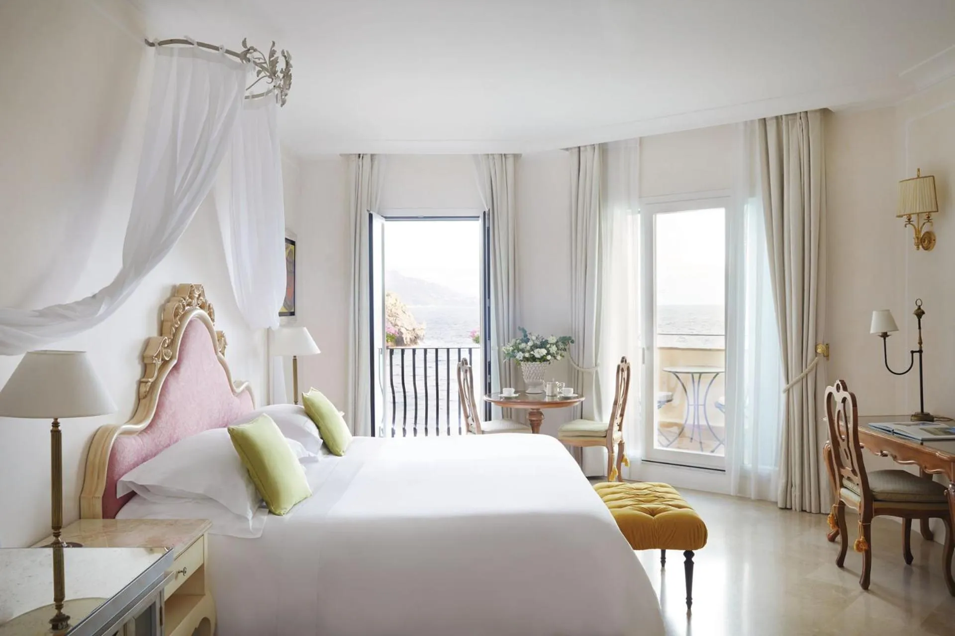 Bedroom, Bed in Villa Sant'Andrea, A Belmond Hotel, Taormina Mare