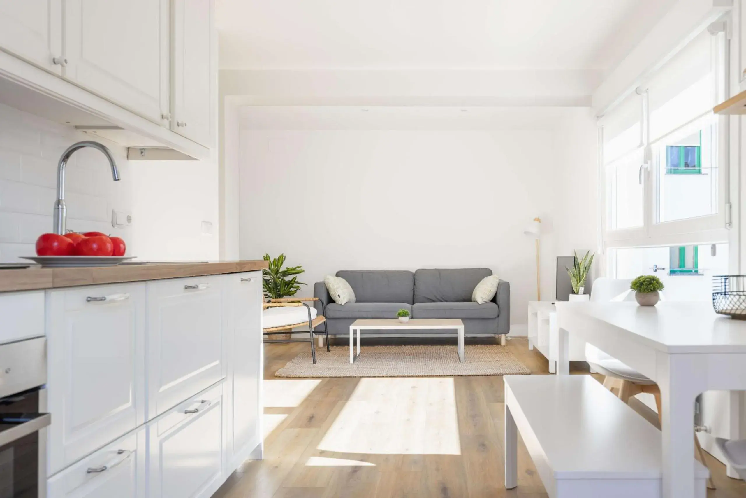 Martinenea -Luminosa vivienda by Egona Martinenea -Luminosa vivienda by Egona