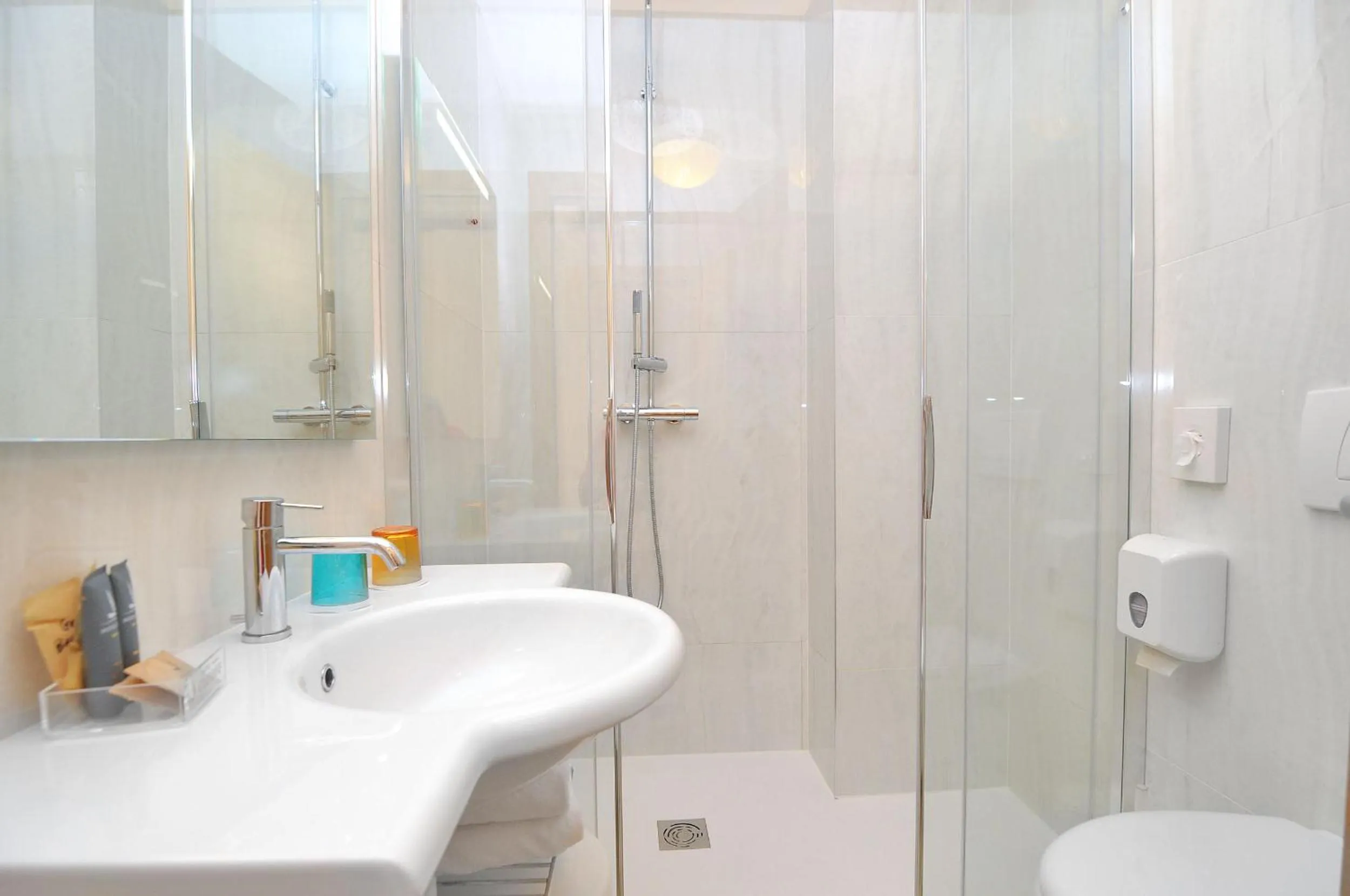 Shower in Eco Hotel Cleofe