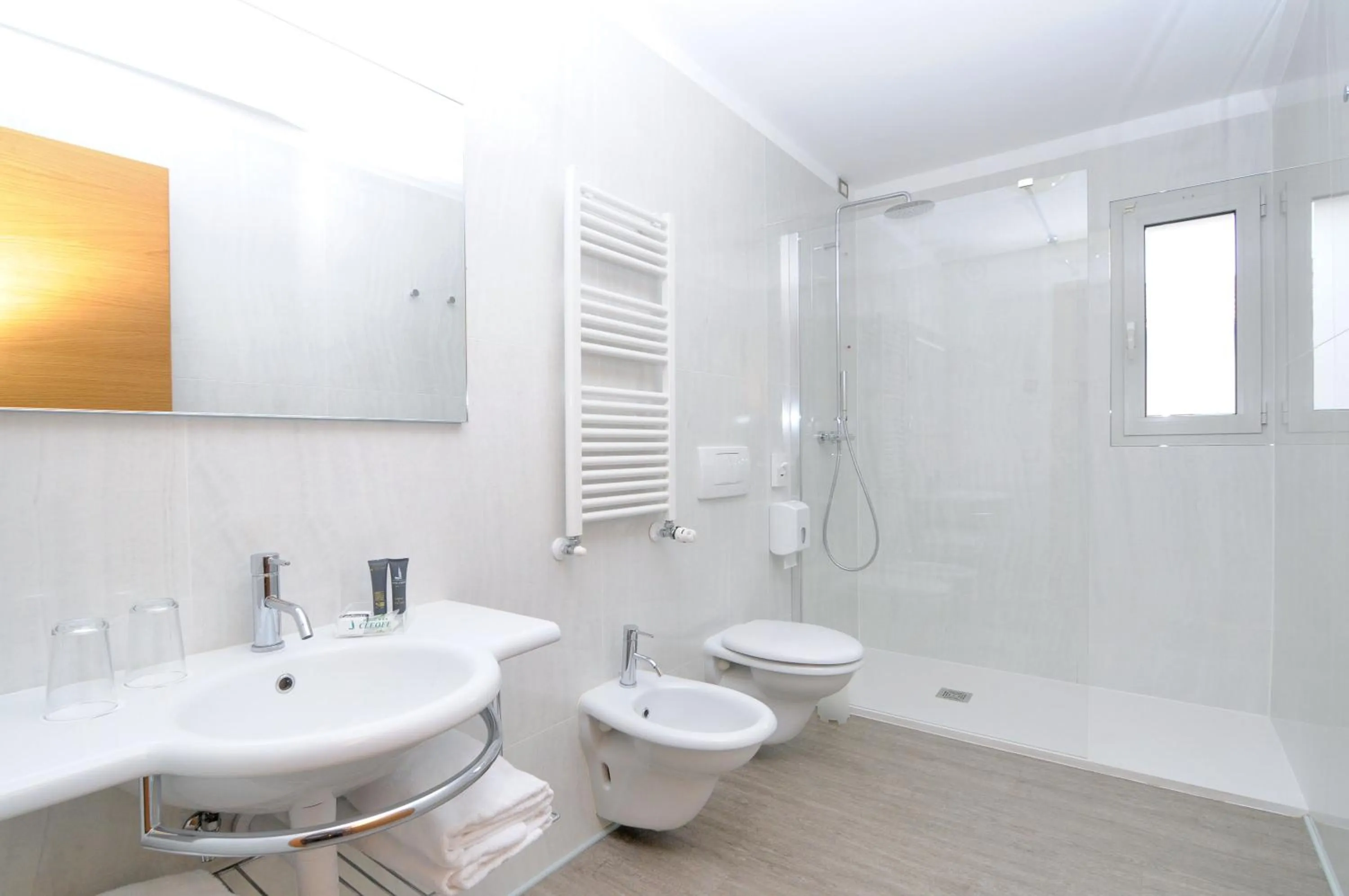 Shower in Eco Hotel Cleofe