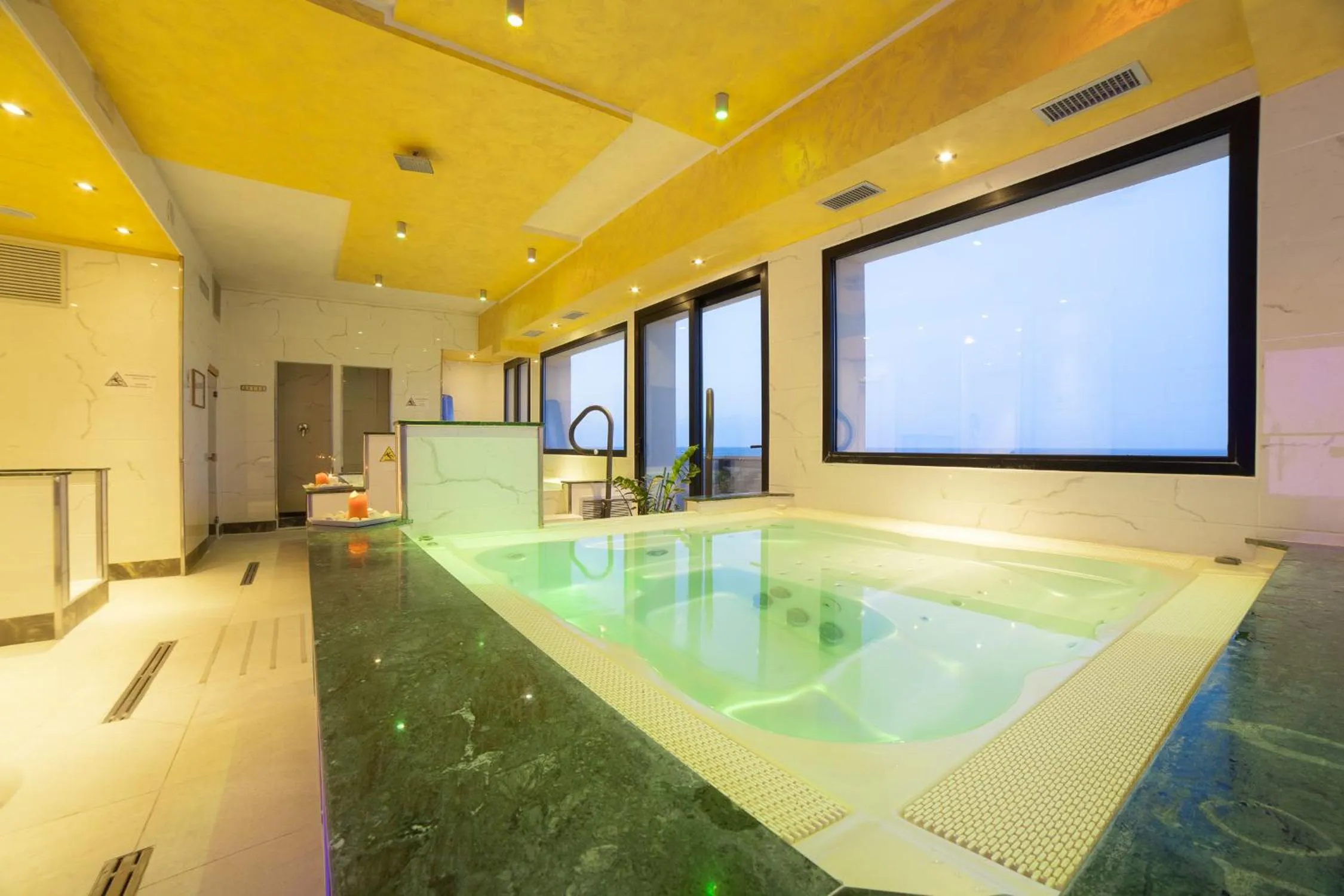 Hot Tub in Hotel Diplomat Palace