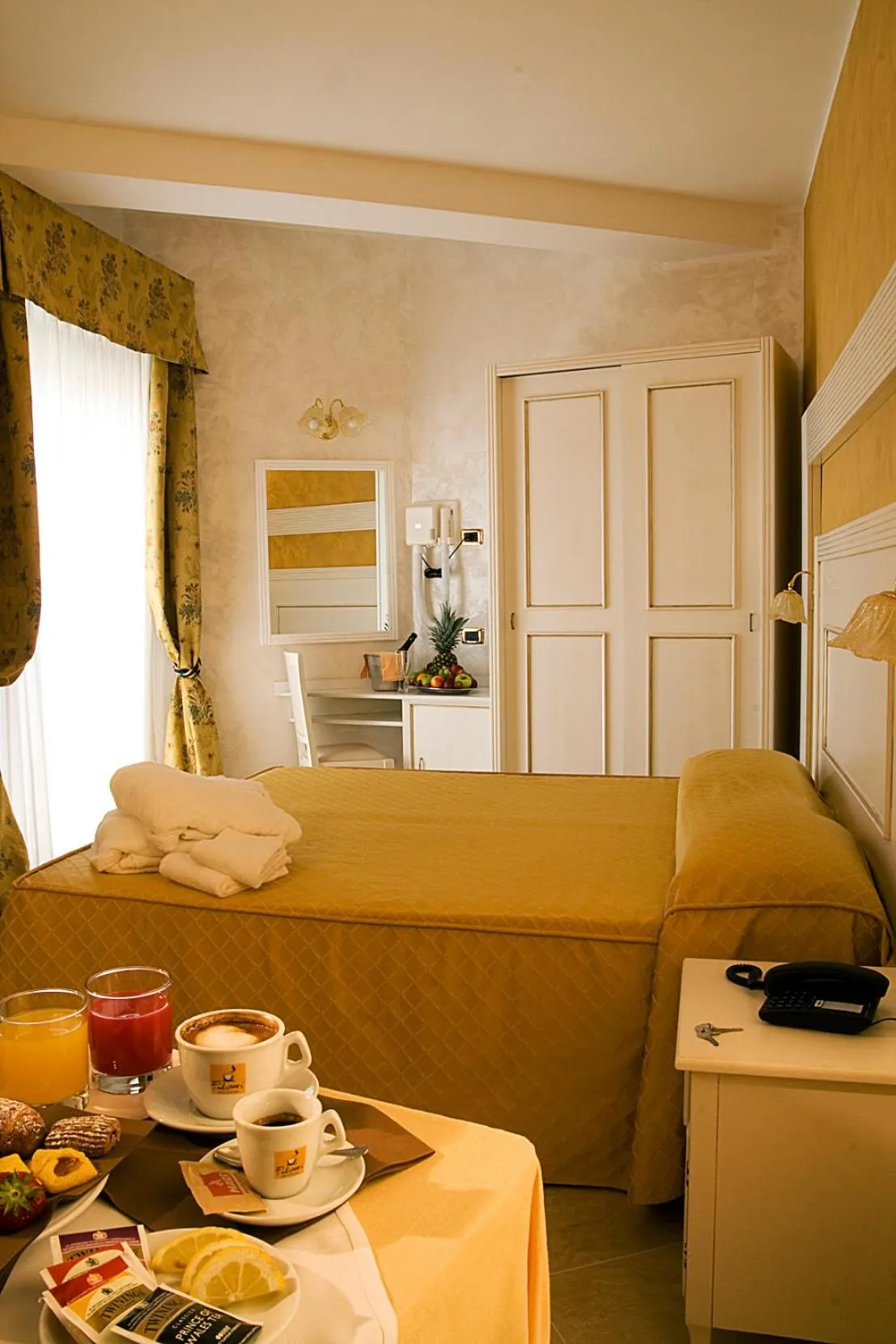 Photo of the whole room, Bed in Hotel Diplomat Palace