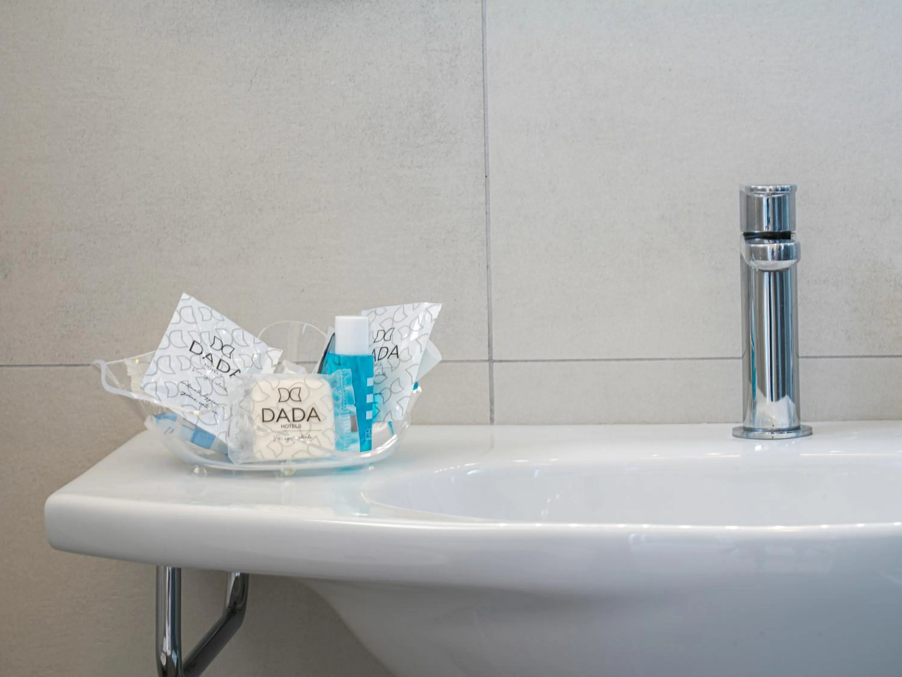 Bathroom in Hotel Imperial Beach - Dada Hotels