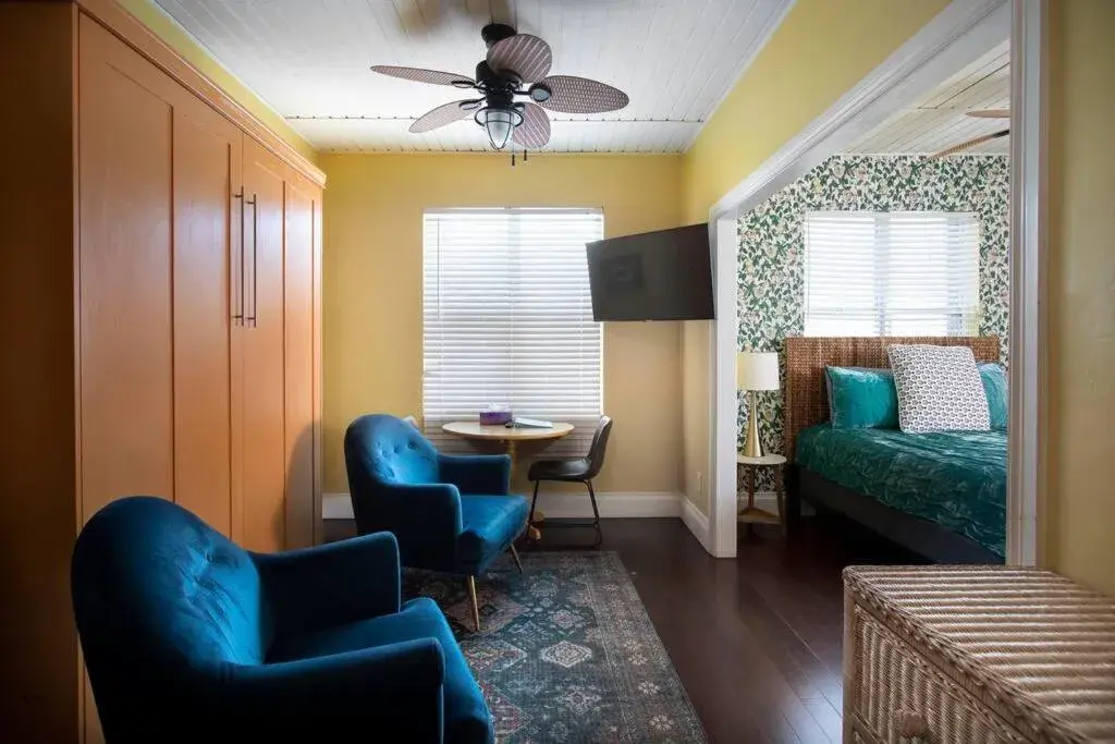 Duval Street Suite overlooking Duval with parking and pool Duval Street Suite overlooking Duval with parking and pool