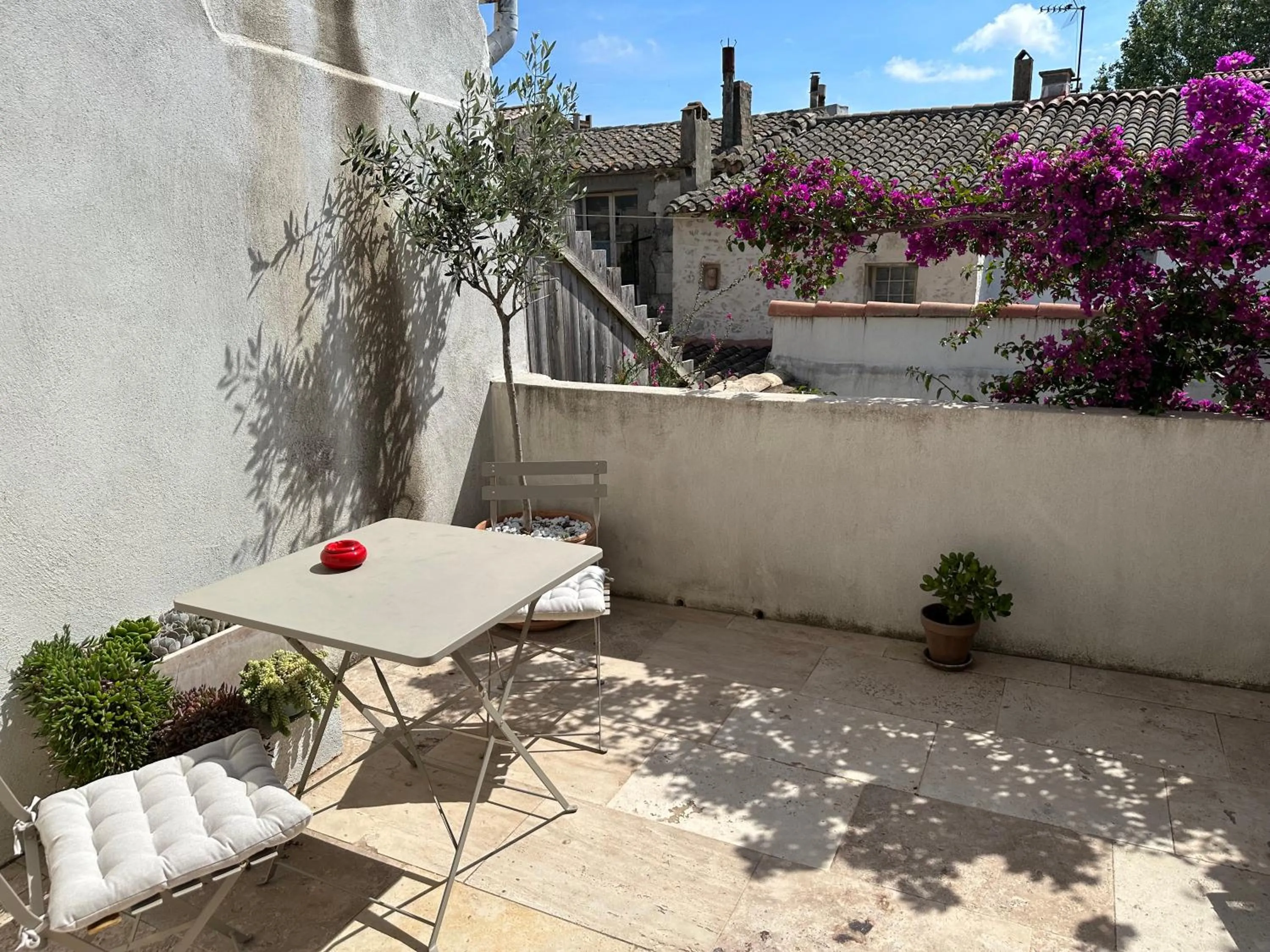 Appartements 3 étoiles terrasse ou patio intra-muros