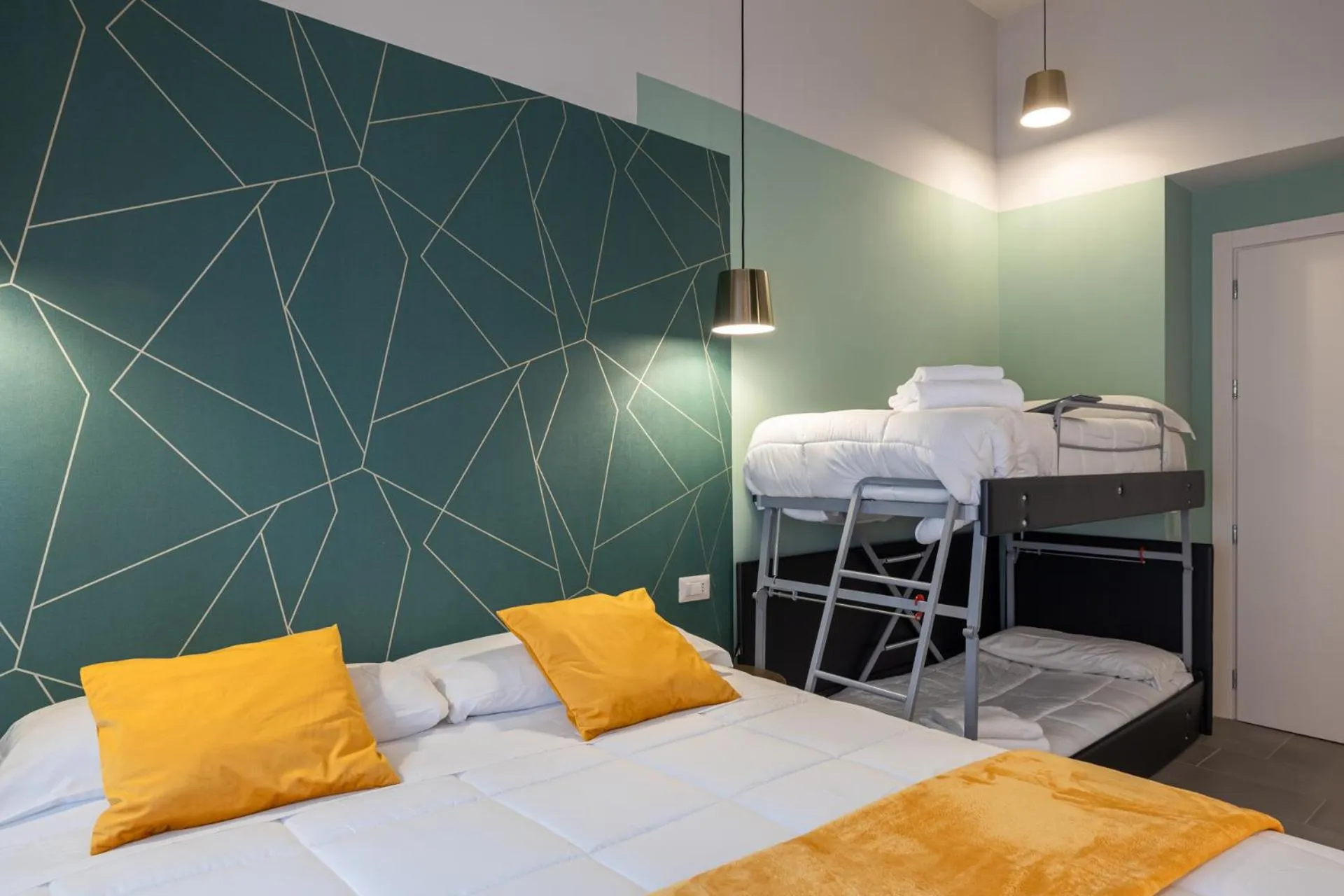 Photo of the whole room, Bed in New Morpheus Rooms