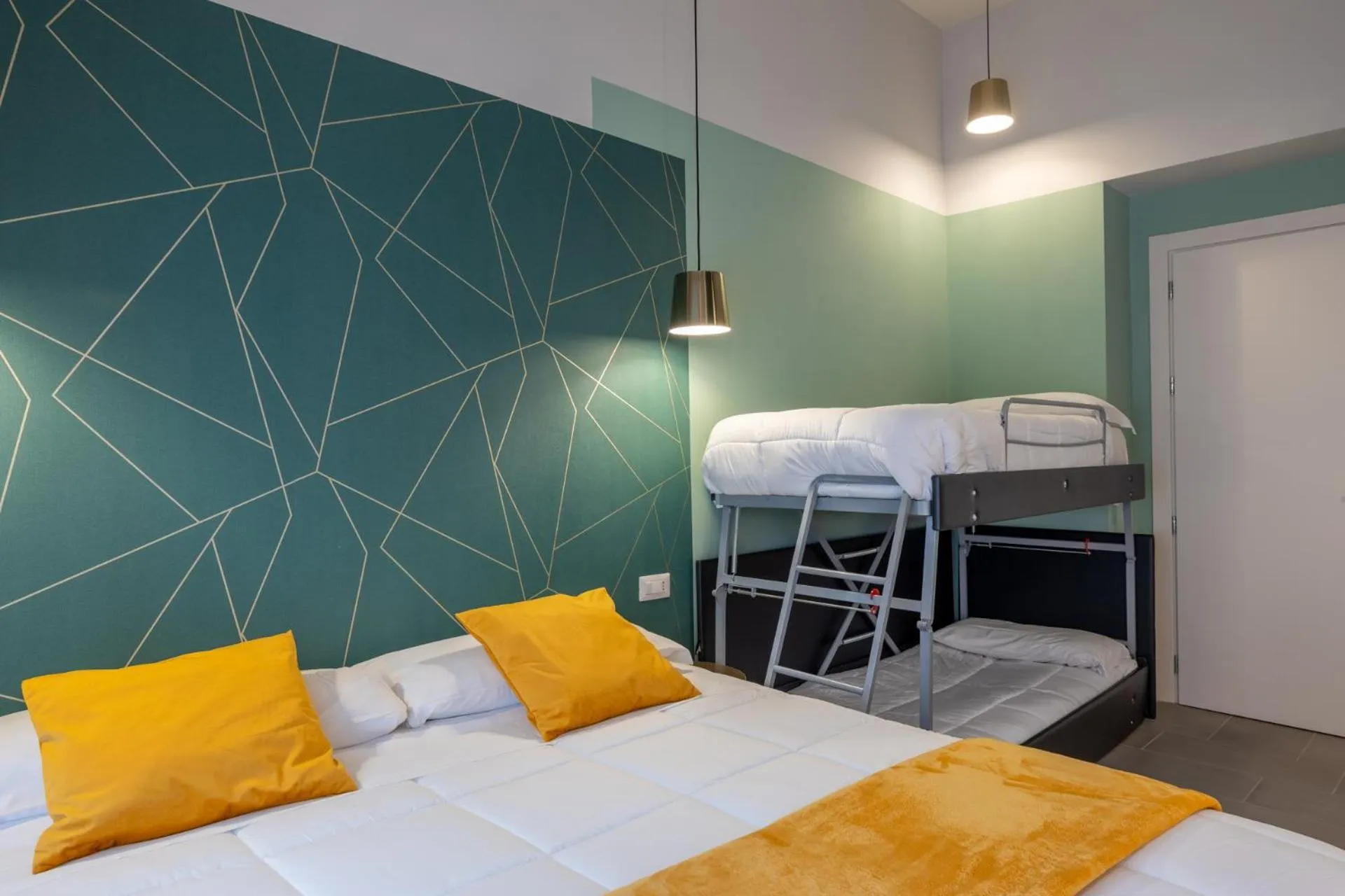 Photo of the whole room, Bed in New Morpheus Rooms