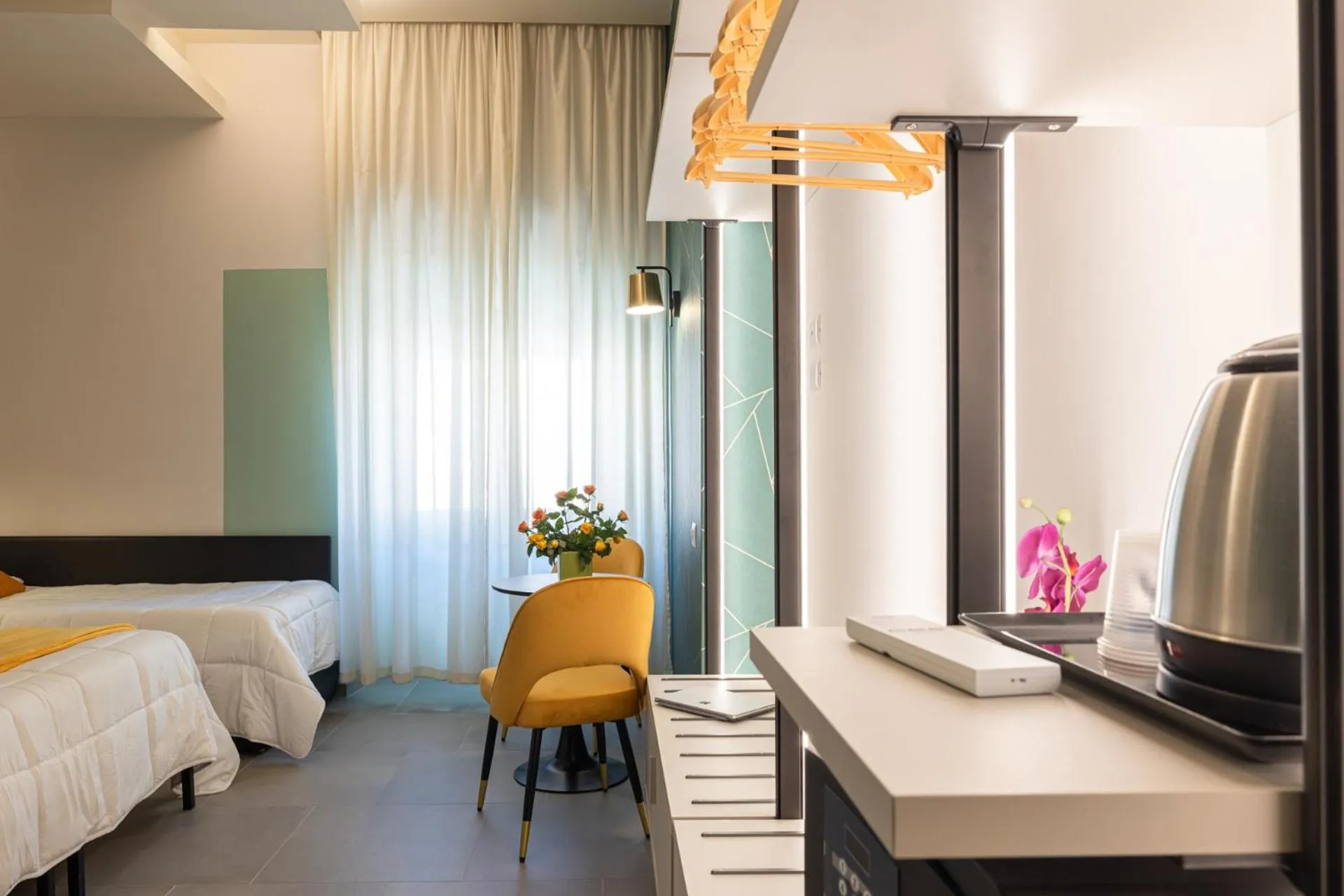 Photo of the whole room, Bed in New Morpheus Rooms