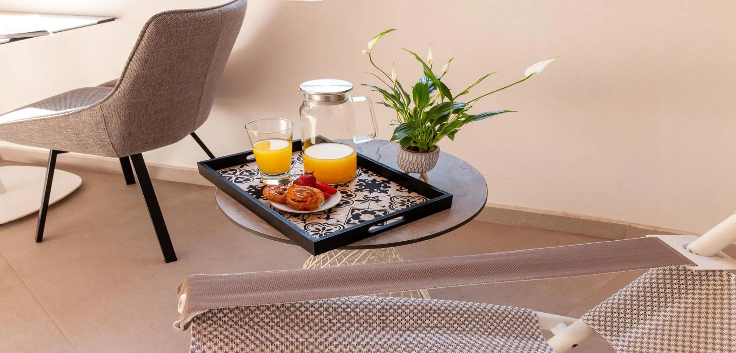 Food and drinks in Paleo Suites