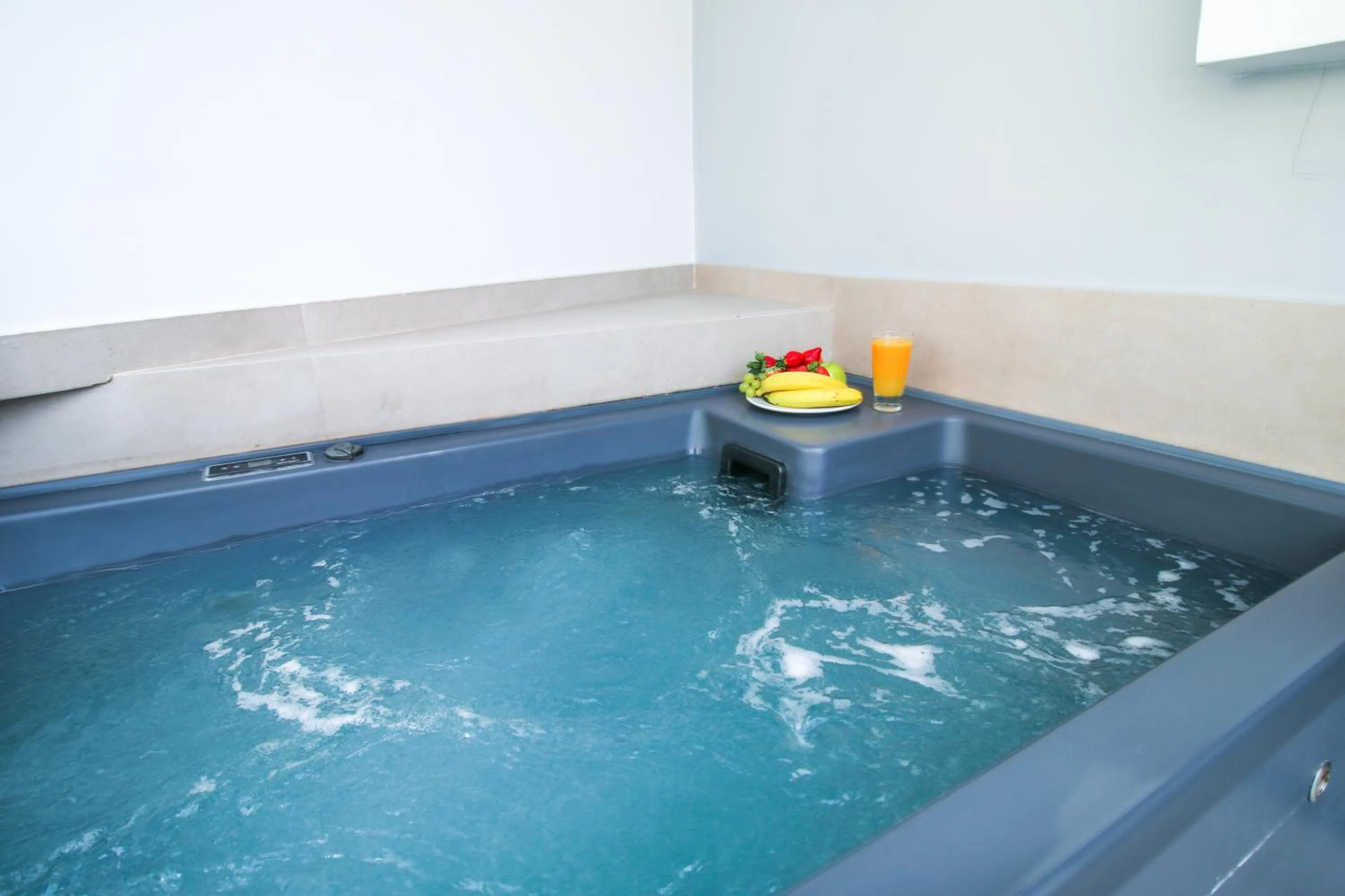 Hot Tub in Paleo Suites