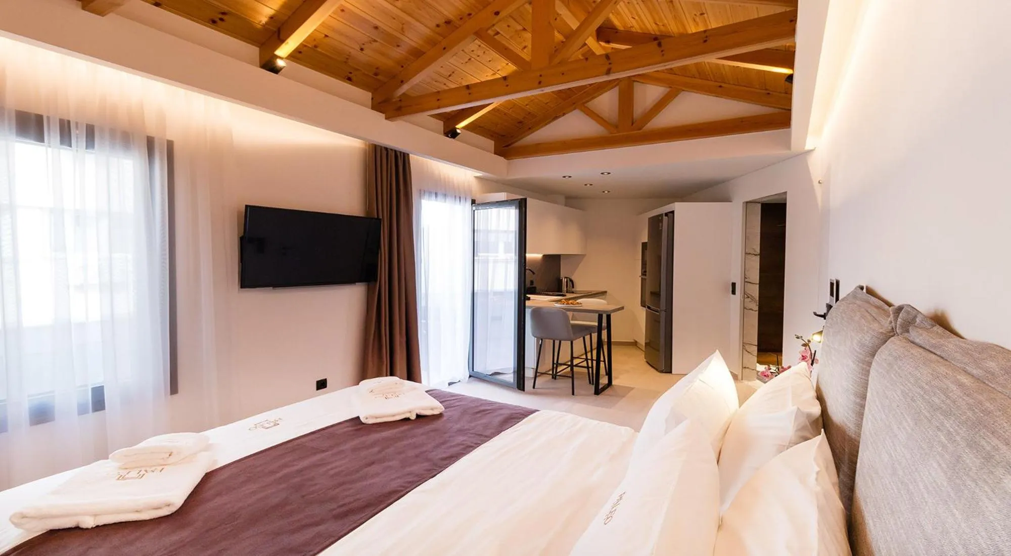 TV and multimedia, Bed in Paleo Suites