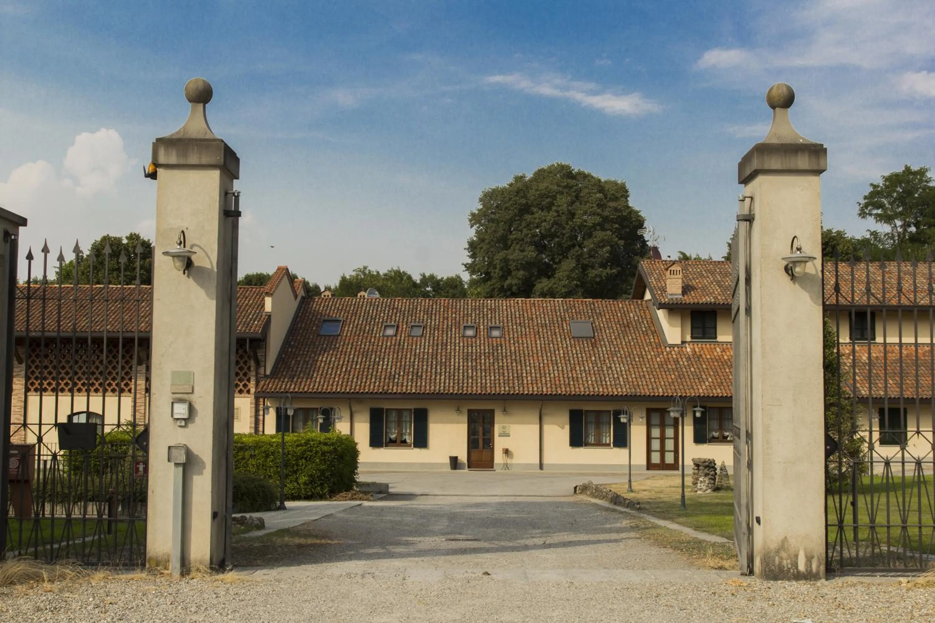 Facade/entrance in Country Hotel Castelbarco