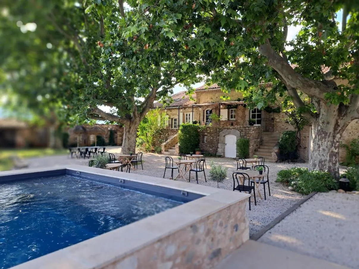 Property building in Hôtel Le Cottage de Sophie