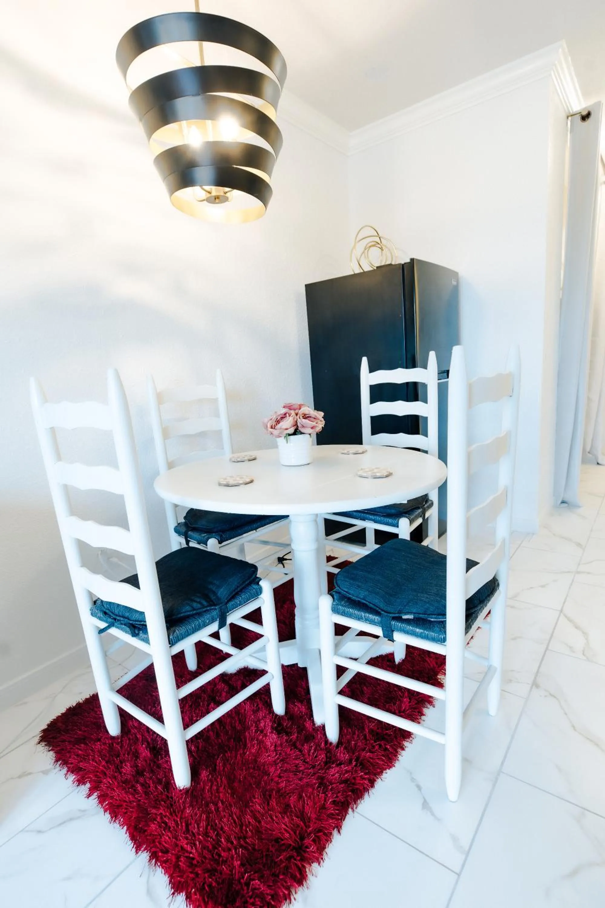 Living room in Crimson Beach Escape Ocean View-HotTub -Pool-LongStay - 1 Queen Bedroom plus Alcove bunk Beds and a Sofa