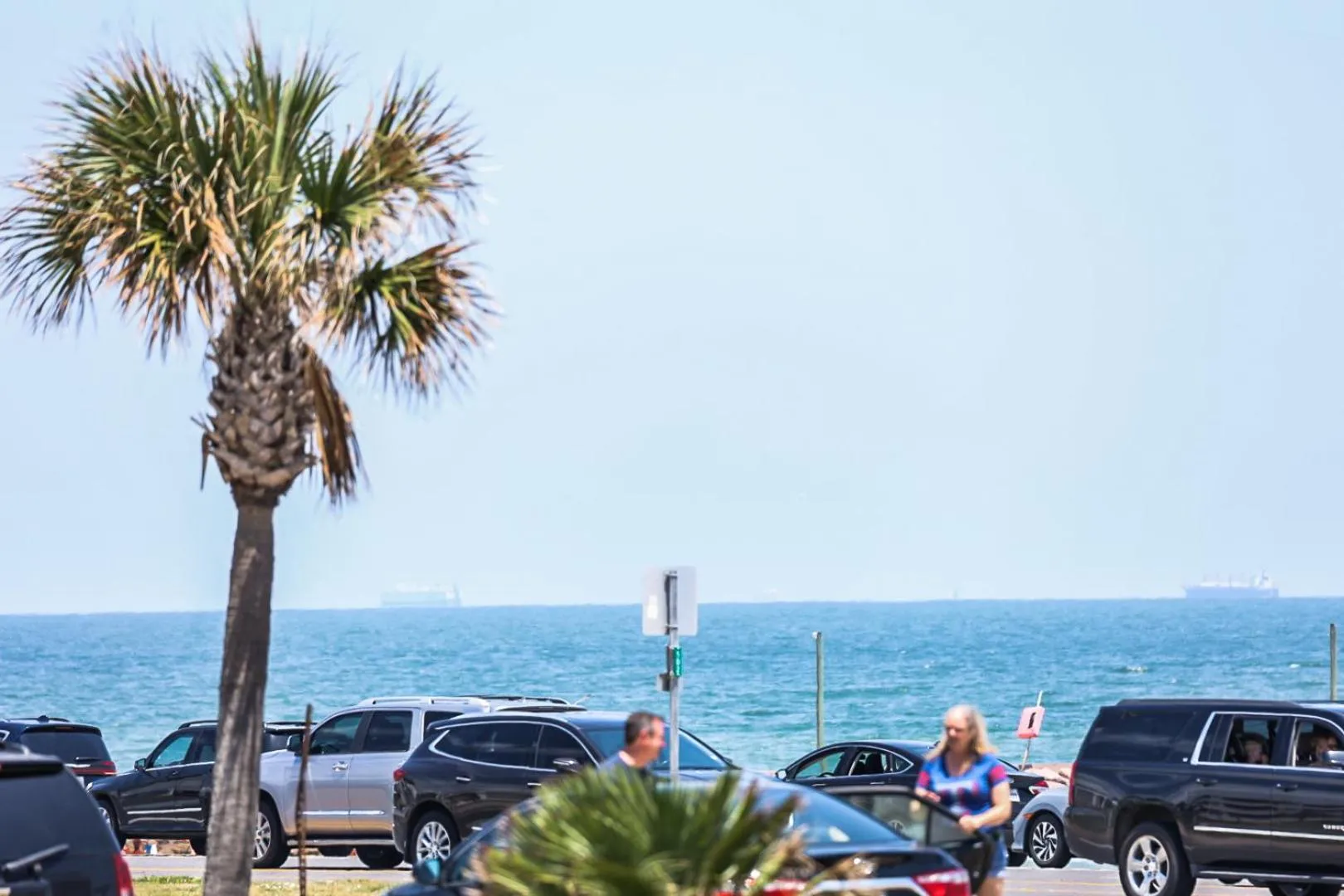 Balcony/Terrace in Crimson Beach Escape Ocean View-HotTub -Pool-LongStay - 1 Queen Bedroom plus Alcove bunk Beds and a Sofa