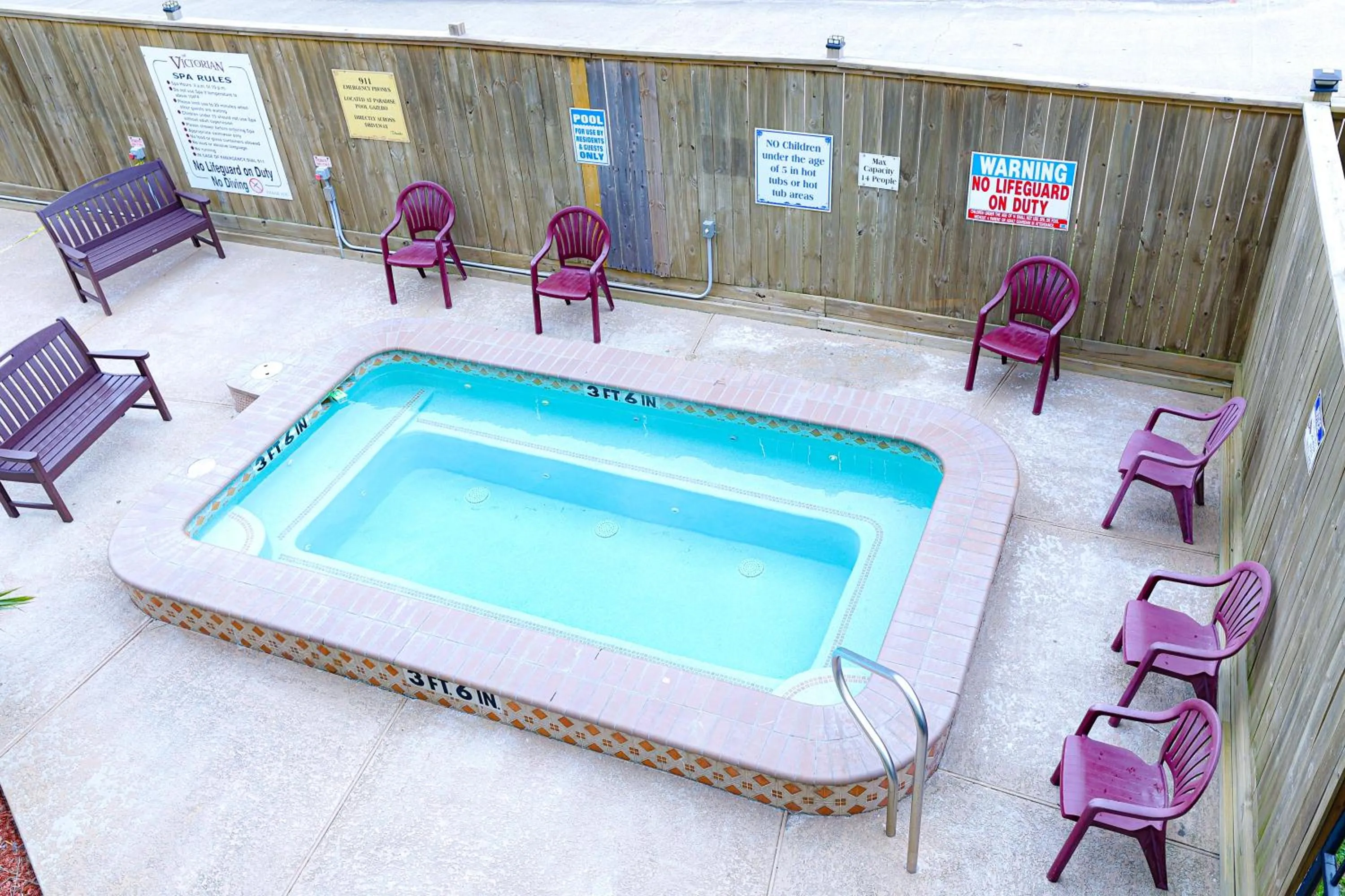 Hot Tub in Crimson Beach Escape Ocean View-HotTub -Pool-LongStay - 1 Queen Bedroom plus Alcove bunk Beds and a Sofa