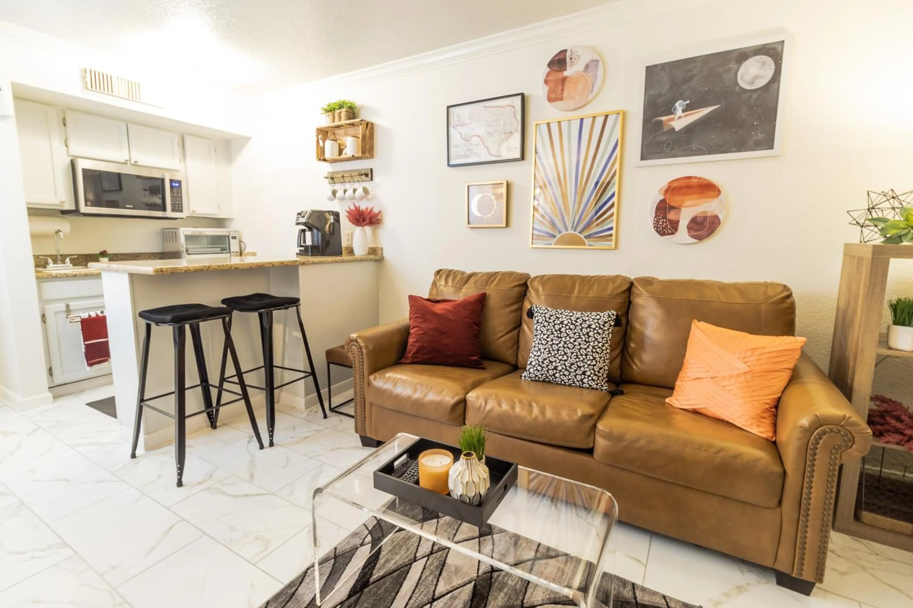 Living room in Crimson Beach Escape Ocean View-HotTub -Pool-LongStay - 1 Queen Bedroom plus Alcove bunk Beds and a Sofa
