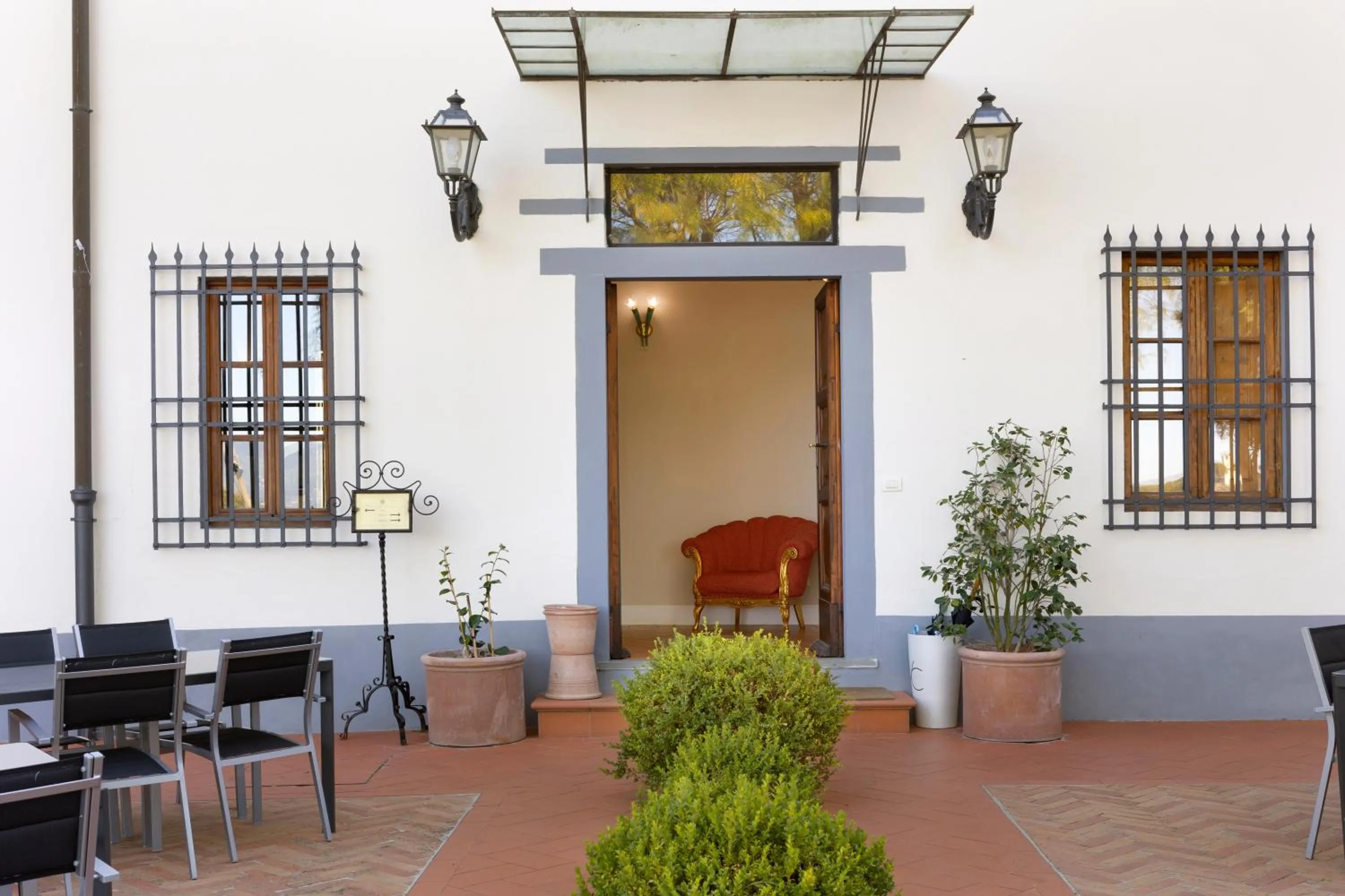 Facade/entrance in Villa Castiglione
