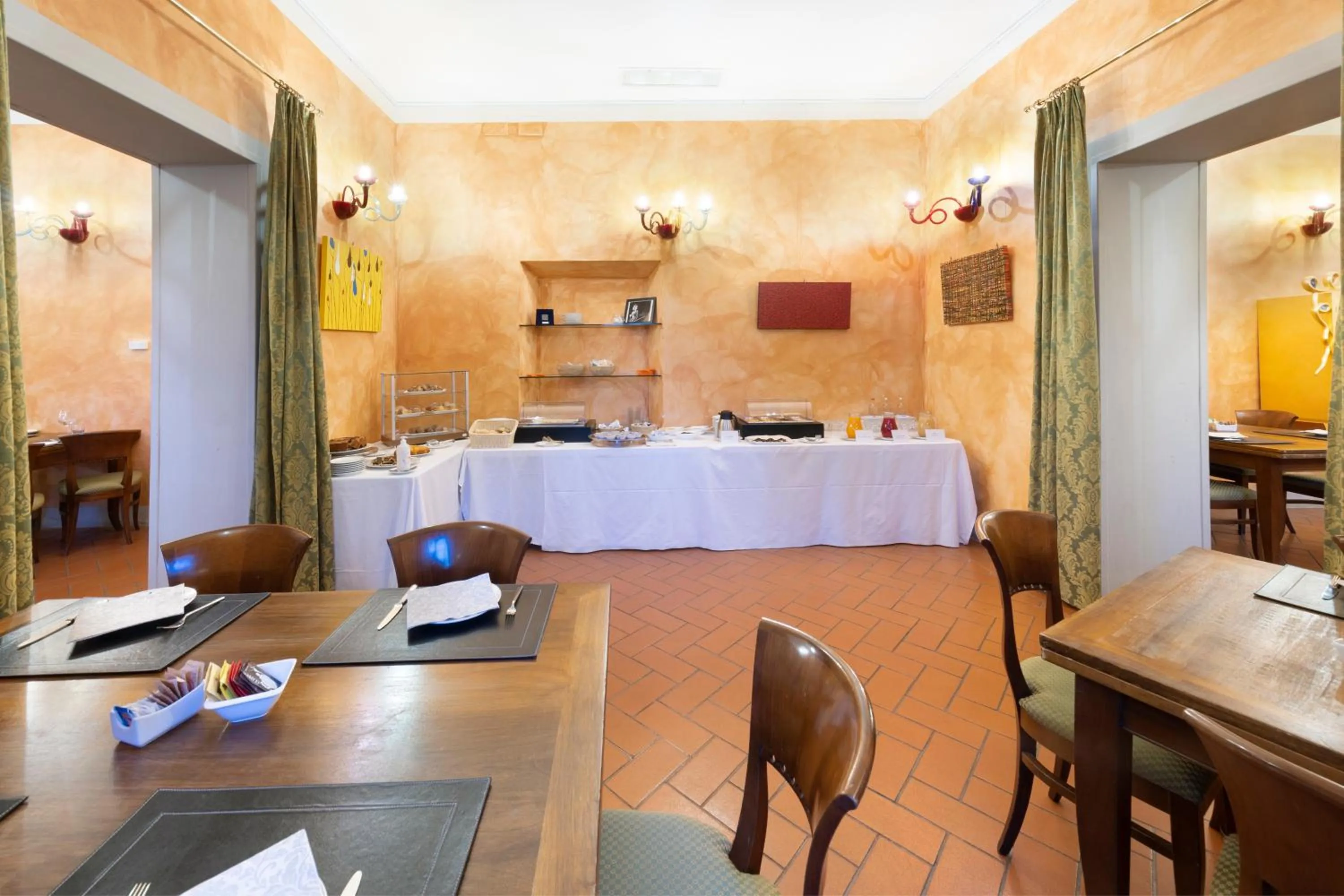 Restaurant/places to eat in Villa Castiglione