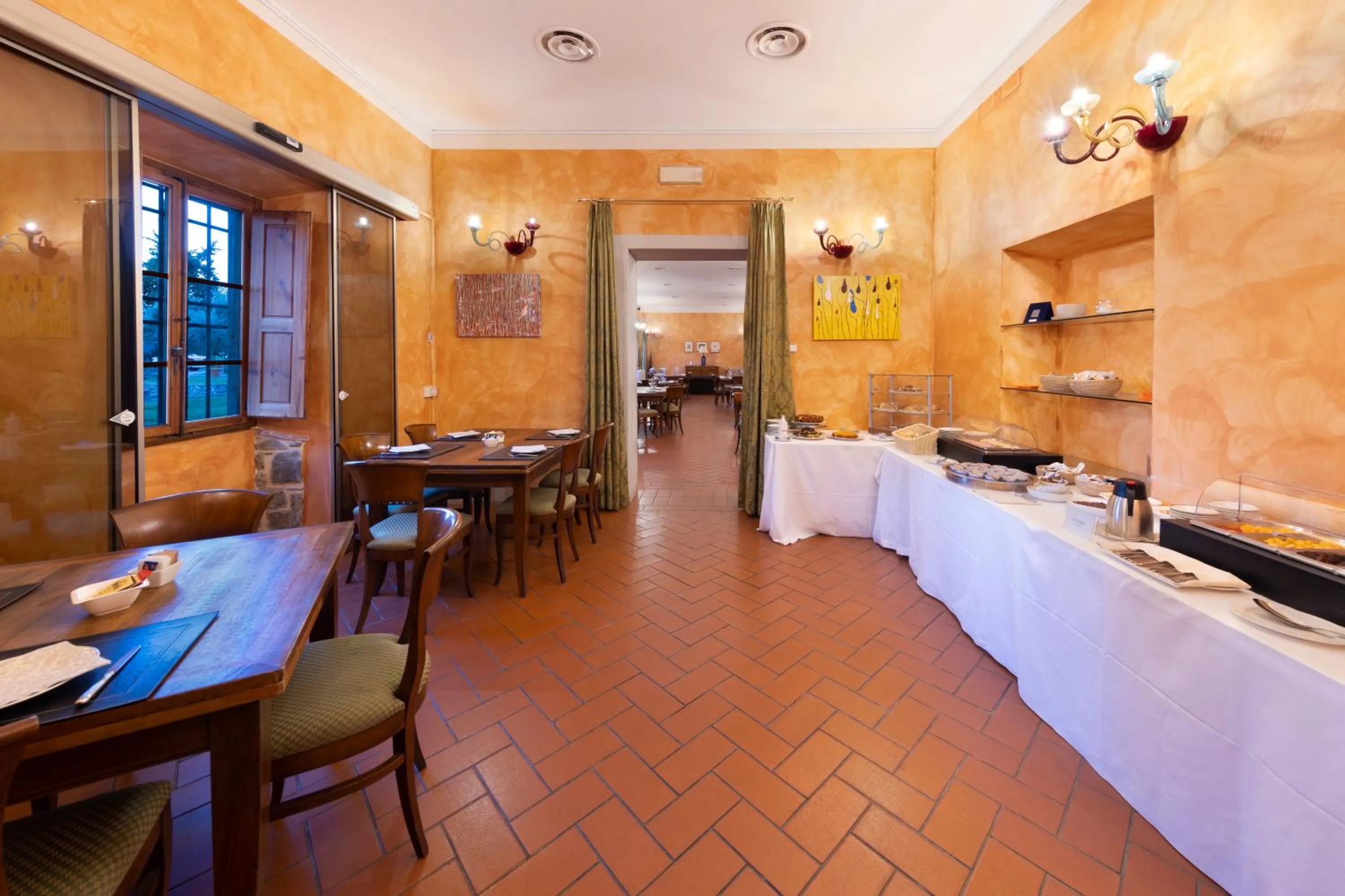Restaurant/places to eat in Villa Castiglione