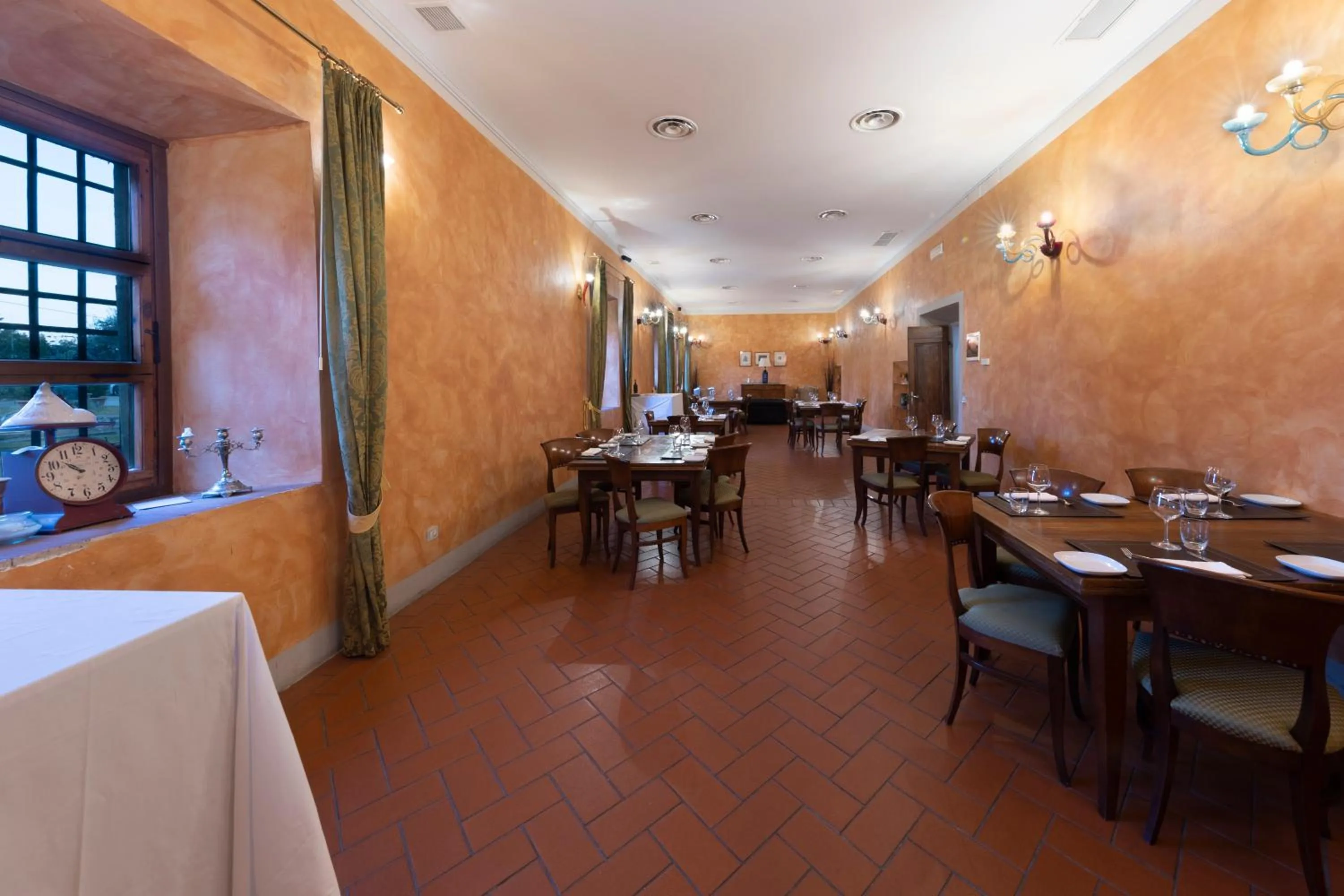 Restaurant/places to eat in Villa Castiglione