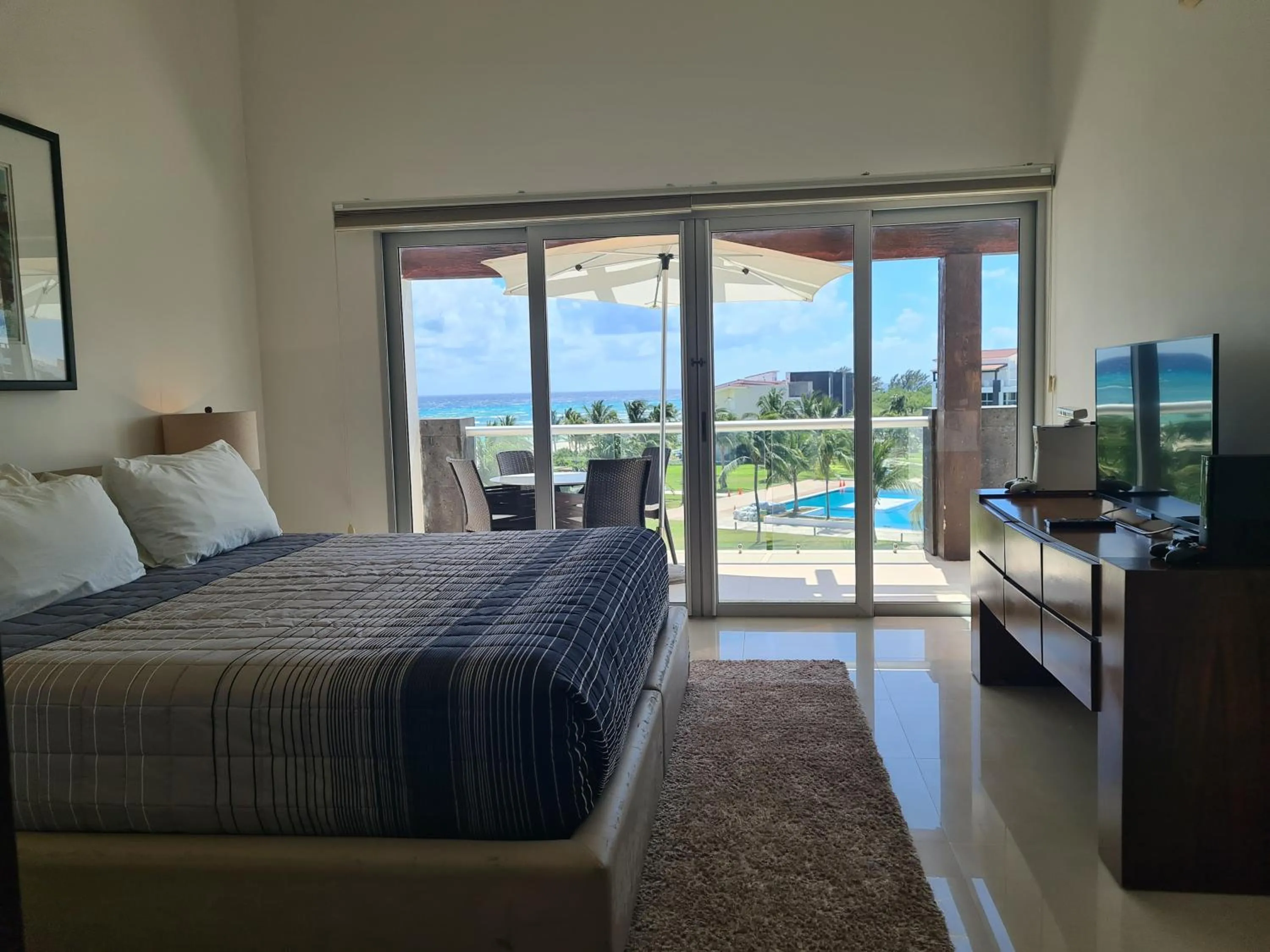 Balcony/Terrace in Luxury ocean view penthouse and private beach club