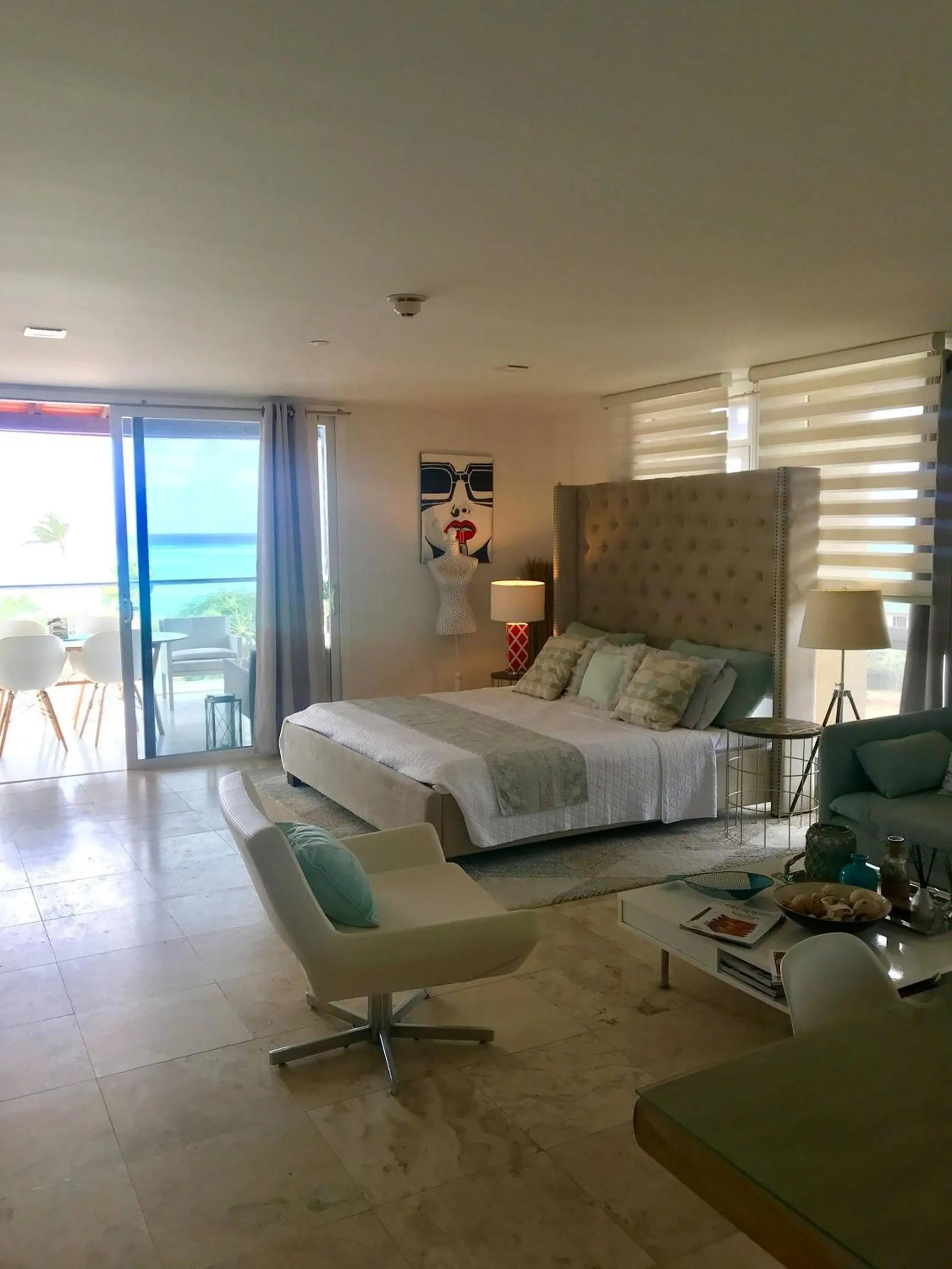 Bed in Modern Loft ,eagle Beach ,oasis Condo