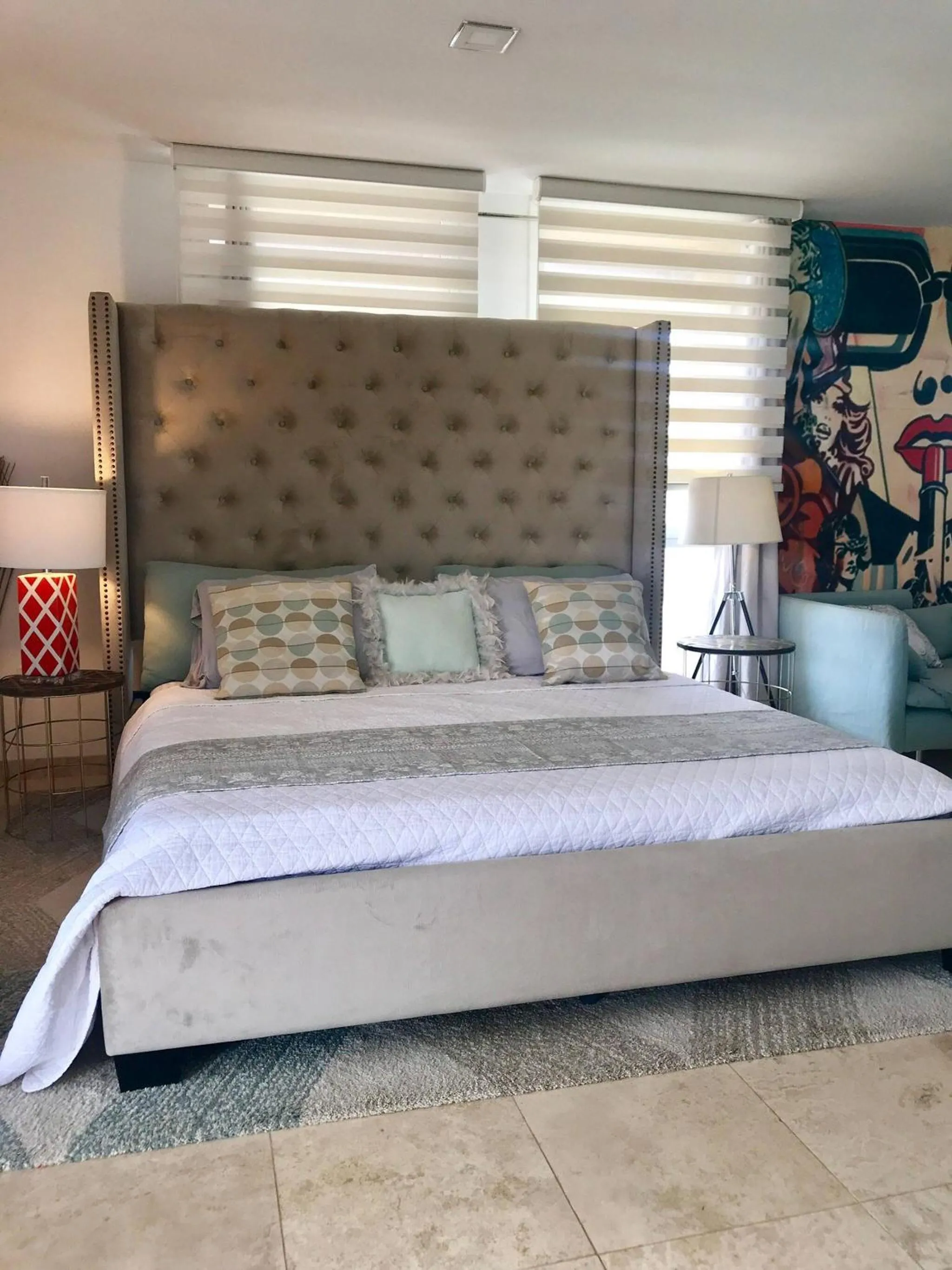 Bed in Modern Loft ,eagle Beach ,oasis Condo