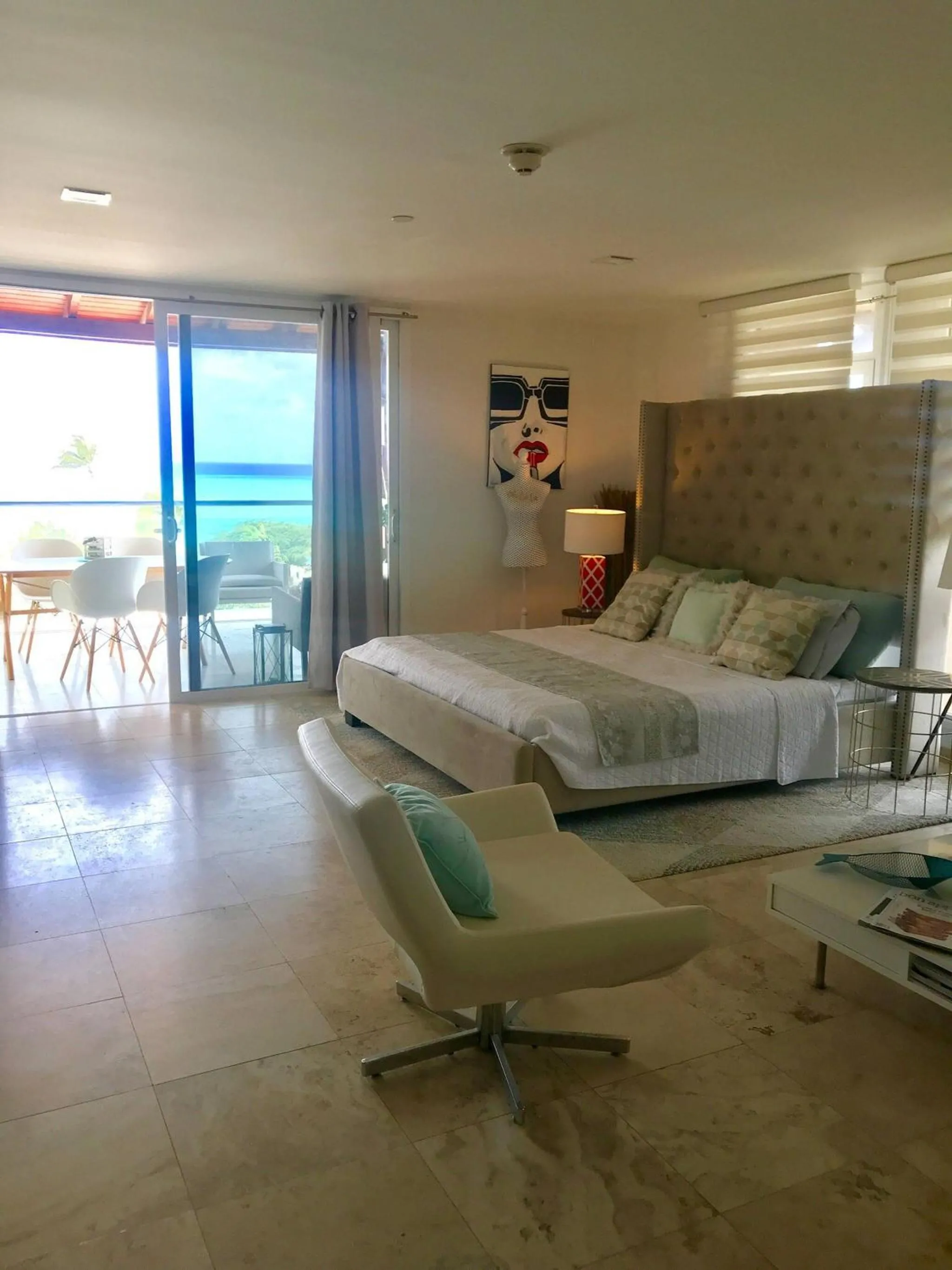 Bed in Modern Loft ,eagle Beach ,oasis Condo