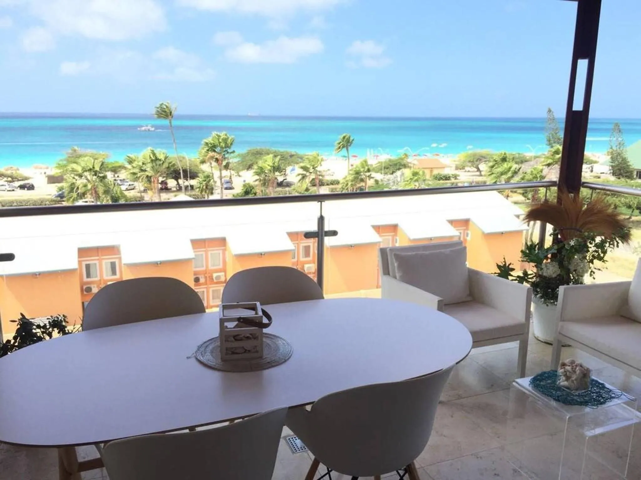 Modern Loft ,eagle Beach ,oasis Condo