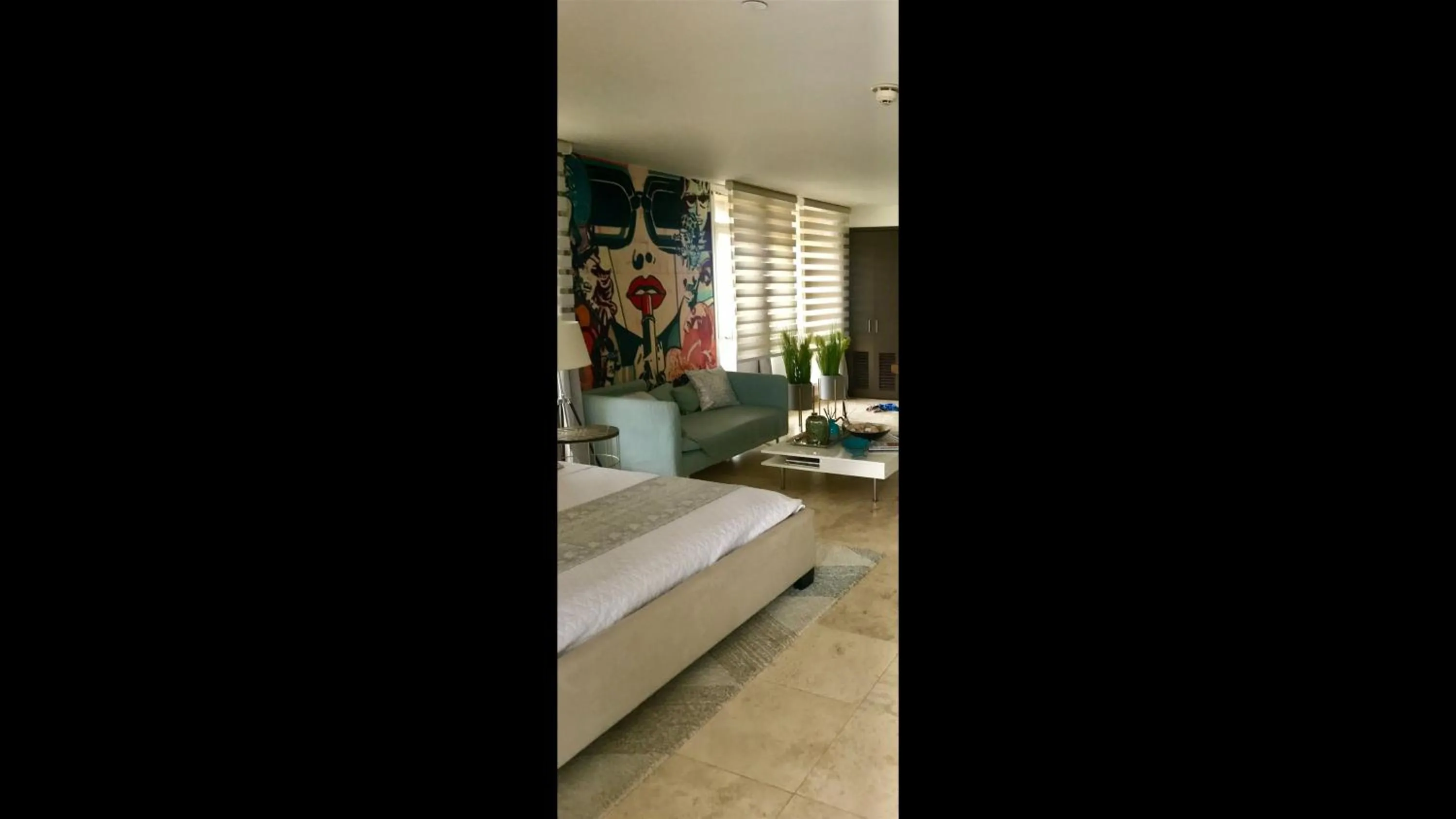 Bed in Modern Loft ,eagle Beach ,oasis Condo