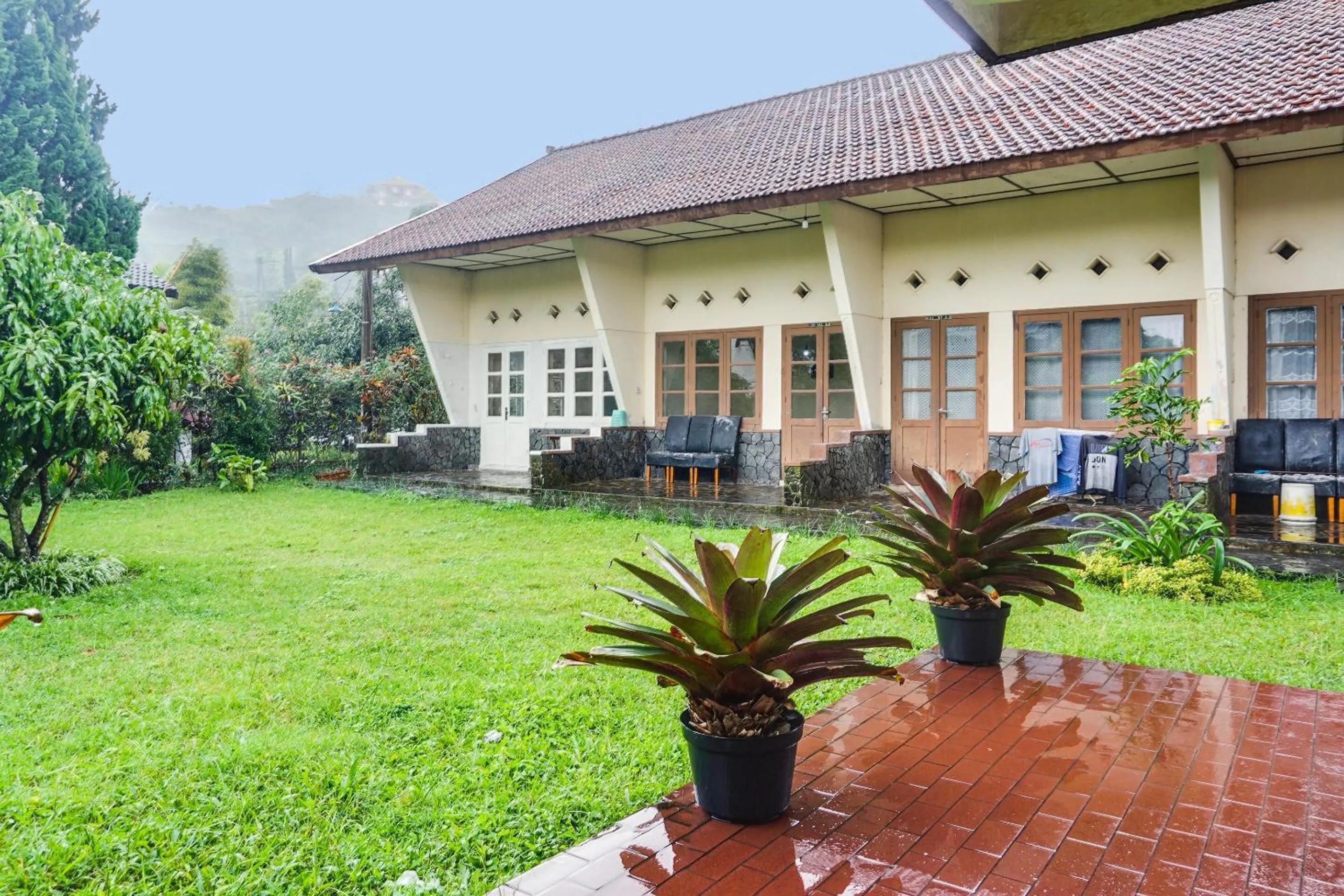 Lobby or reception in OYO Life 92087 Griya Nurainy