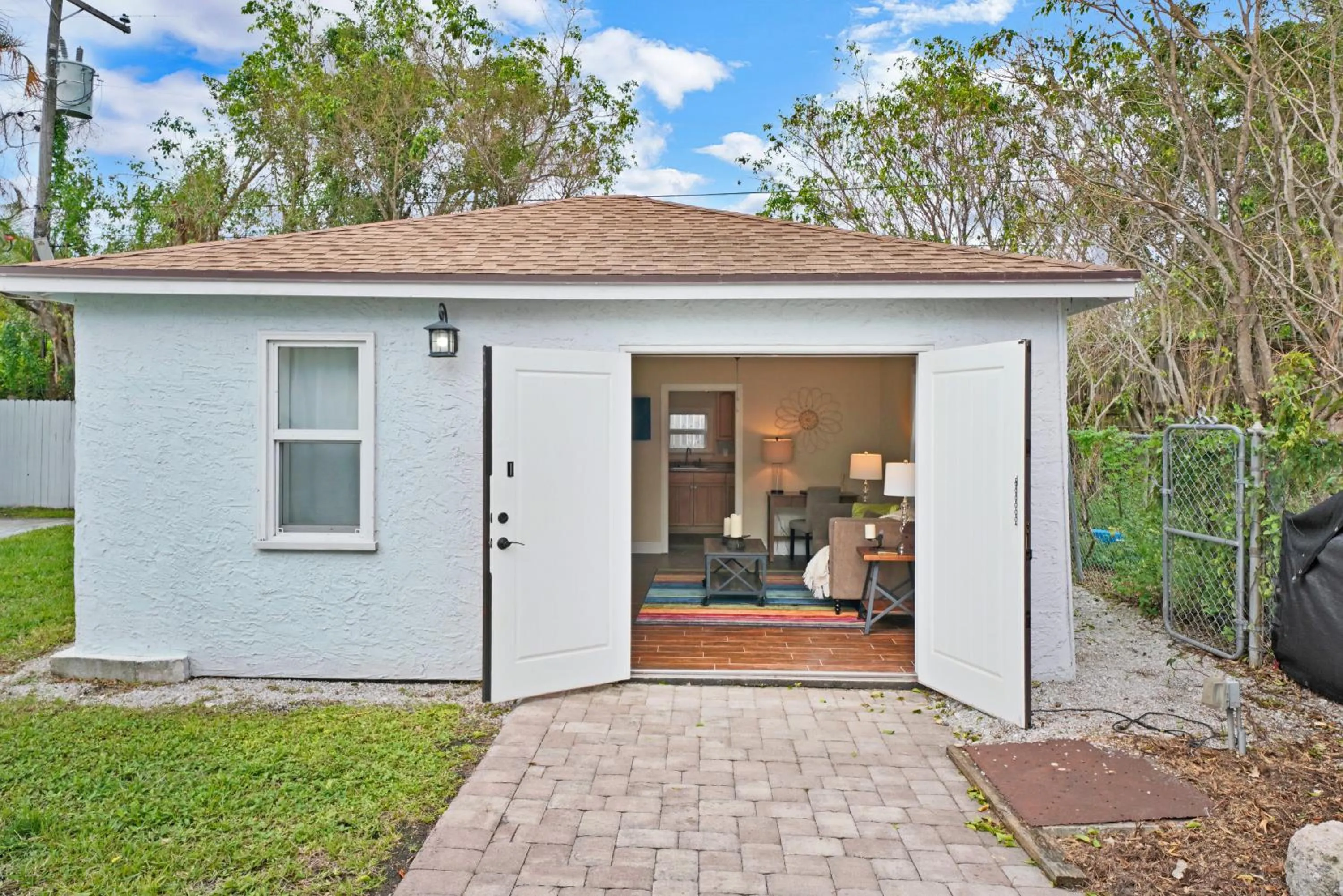 Facade/entrance in Charming Historic Home and Cottage minutes from the Intracoastal and the Beach