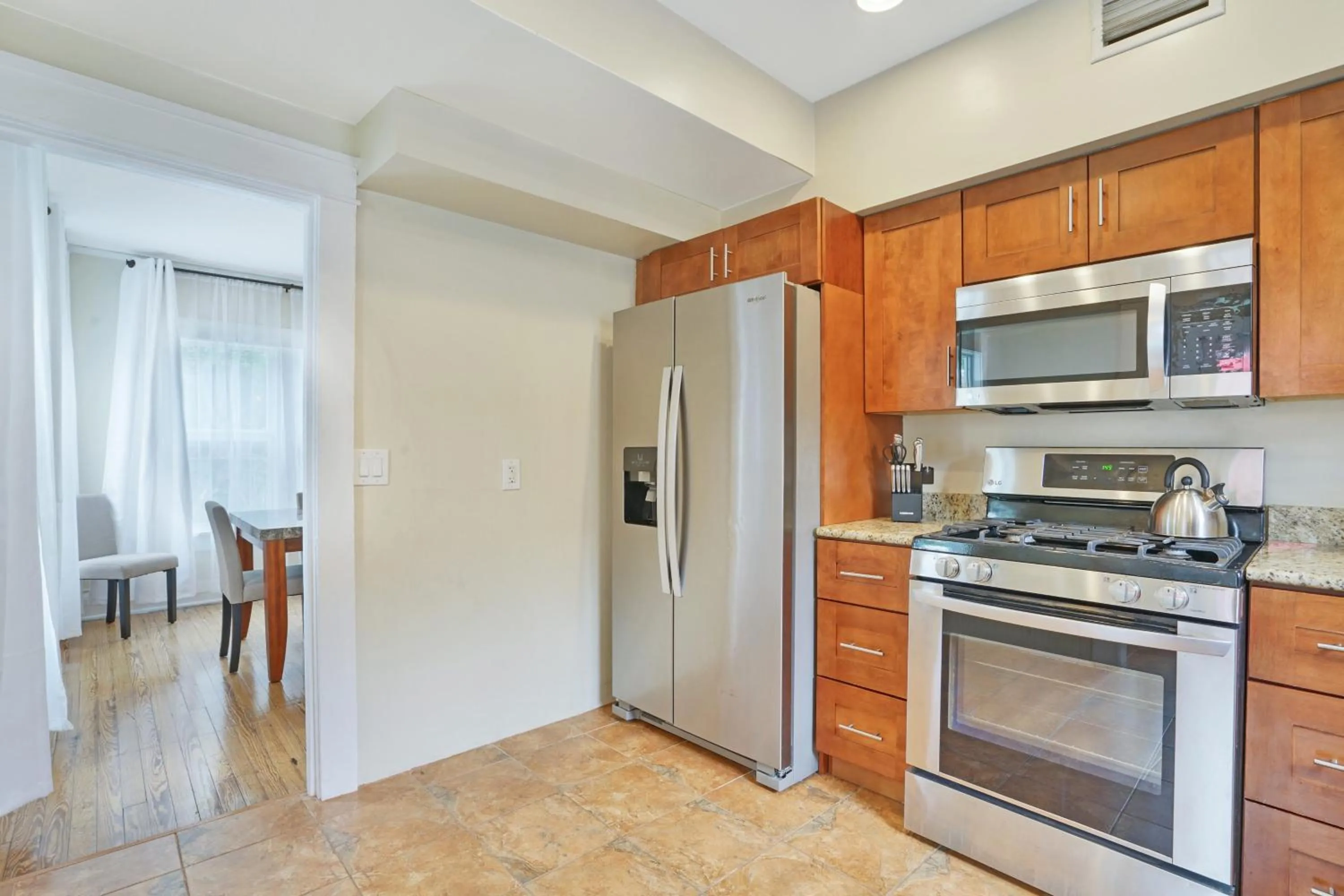 Kitchen or kitchenette in Charming Historic Home and Cottage minutes from the Intracoastal and the Beach