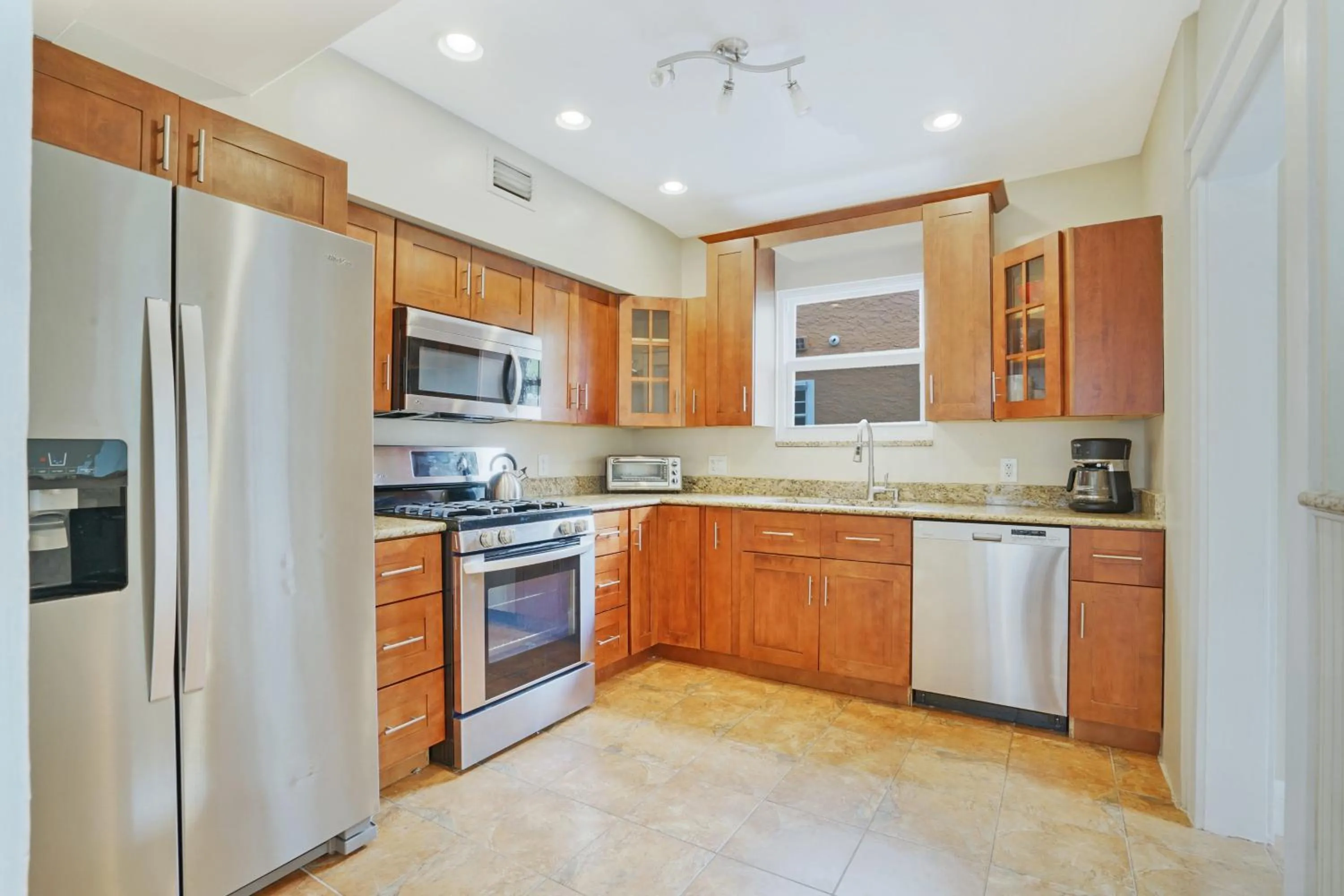 Kitchen or kitchenette in Charming Historic Home and Cottage minutes from the Intracoastal and the Beach