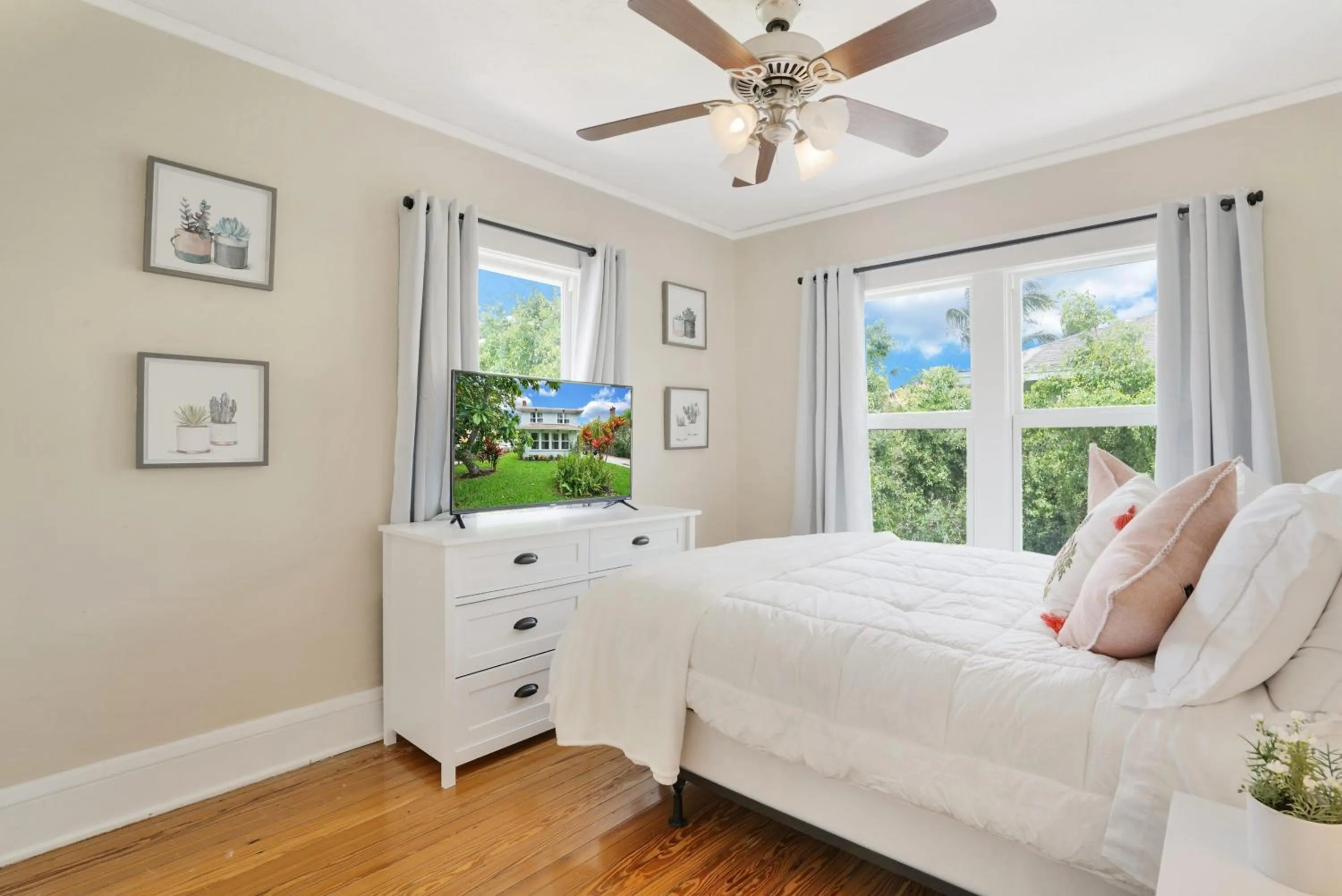 Bedroom in Charming Historic Home and Cottage minutes from the Intracoastal and the Beach